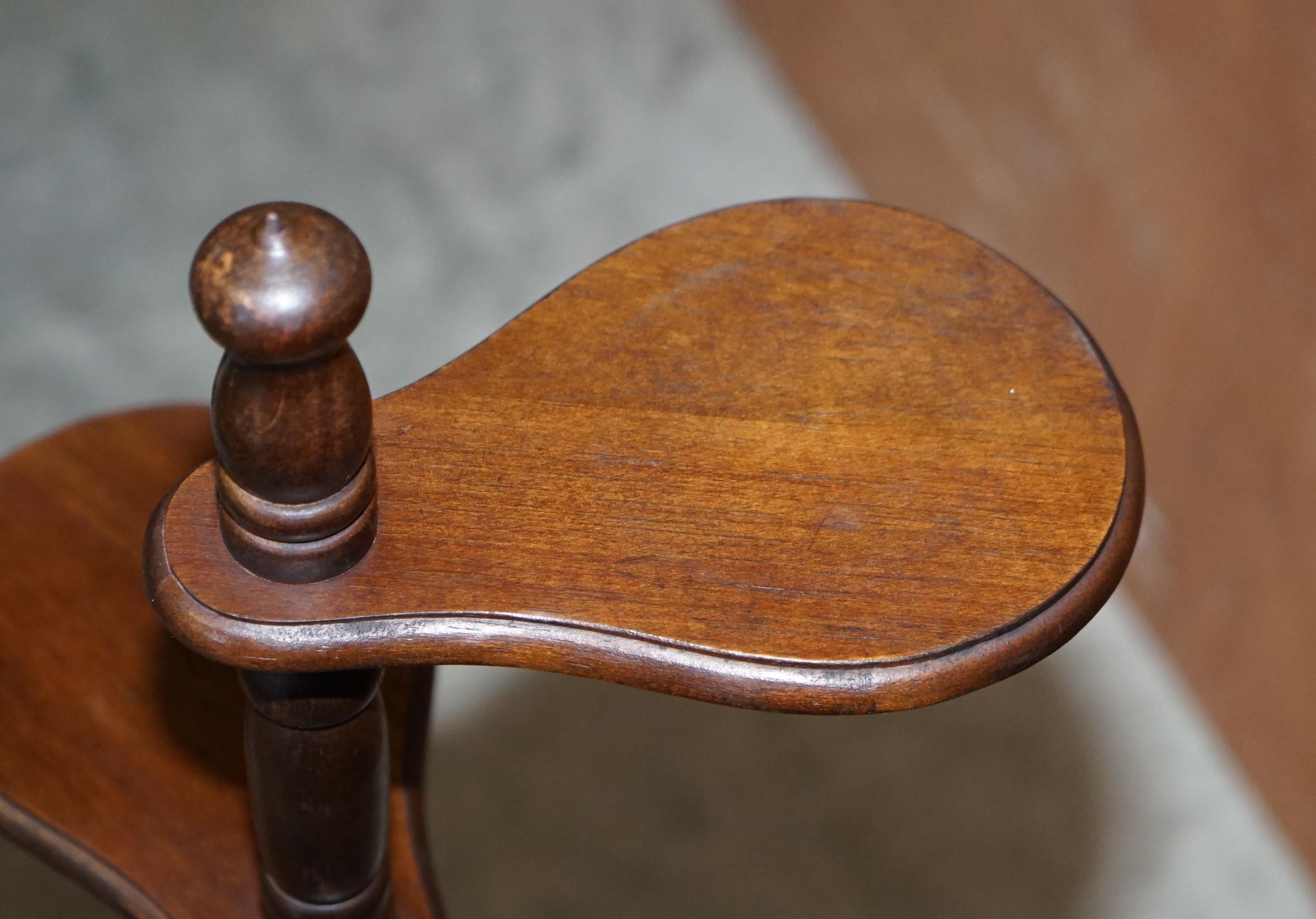 XX secolo Coppia di tavolini regolabili in legno massiccio Whatnot Cake Stands Display Stands in vendita