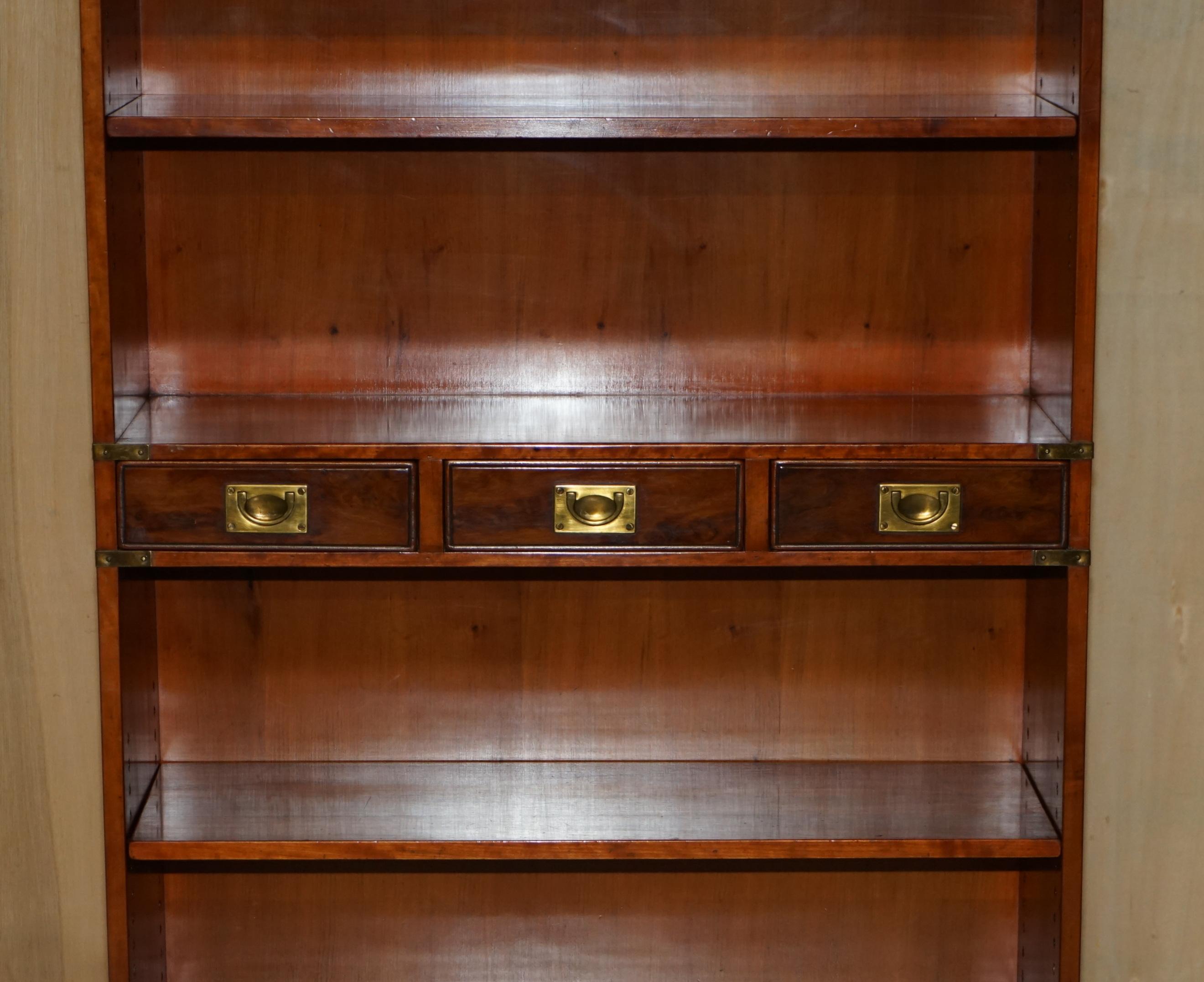 Hand-Crafted PAIR OF HARRODS KENNEDY 3 DRAWER BURR YEW WOOD BRASS MILITARY CAMPAIGN BOOKCASEs