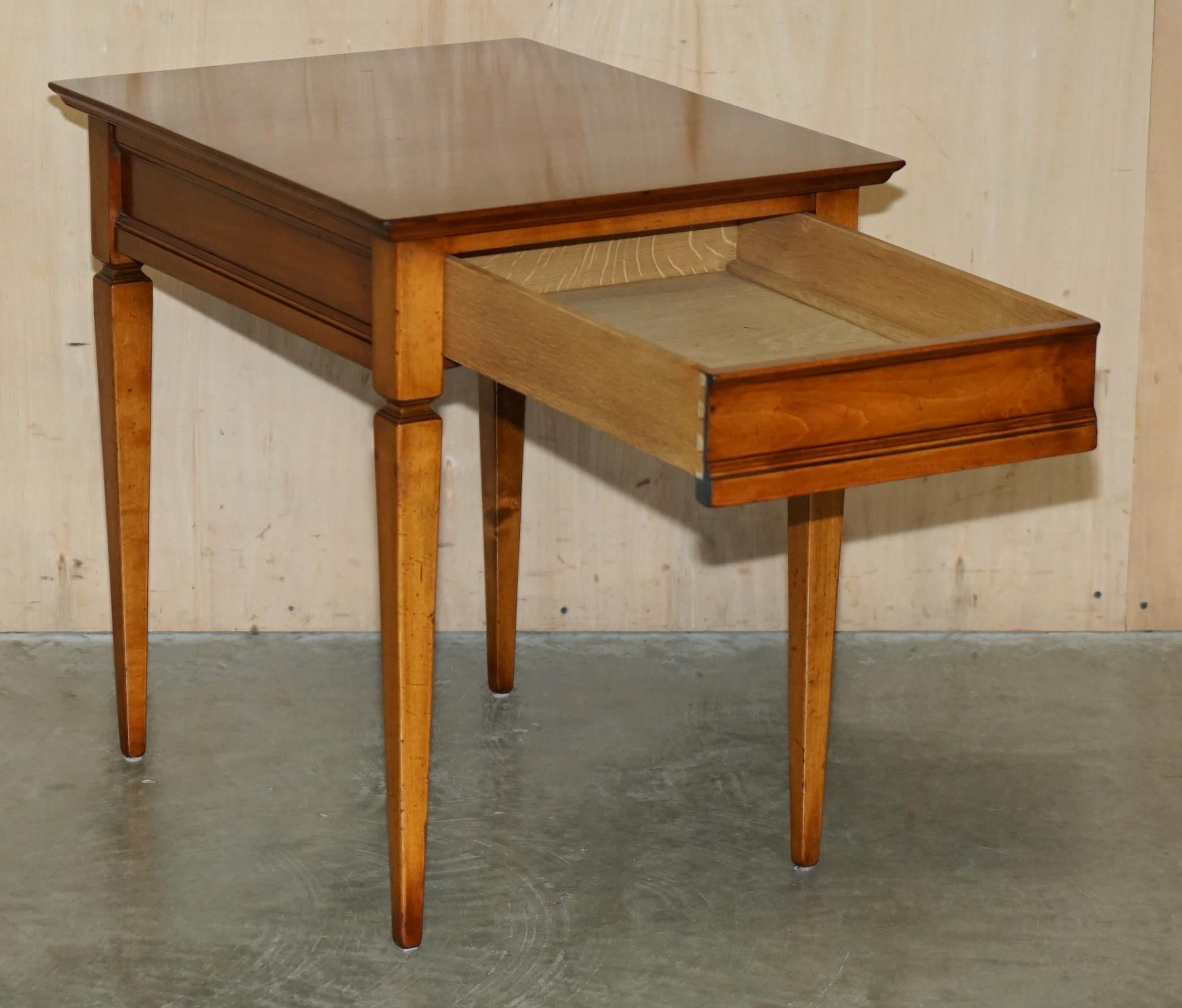 PAIR OF HARRODS LONDON REH KENNEDY LARGE SiNGLE DRAWER SIDE END LAMP WINE TABLES For Sale 10