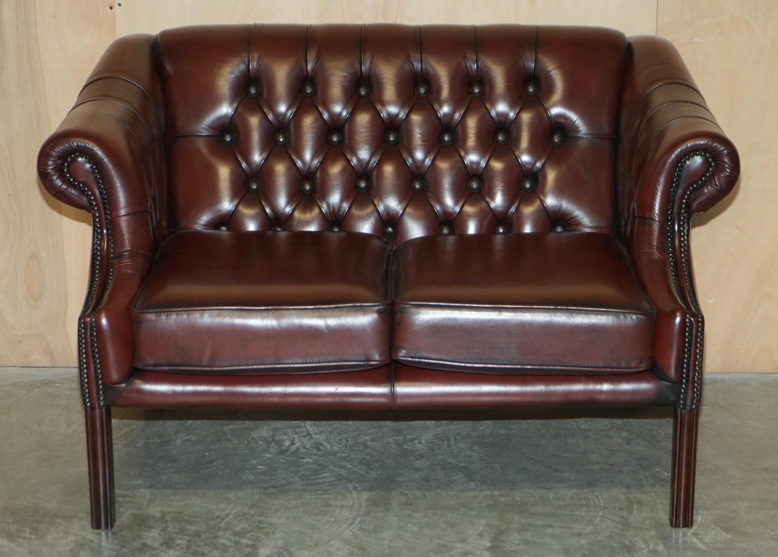 Pair of Harrods London Restored Bordeaux Brown Leather Chesterfield Tufted Sofas For Sale 14