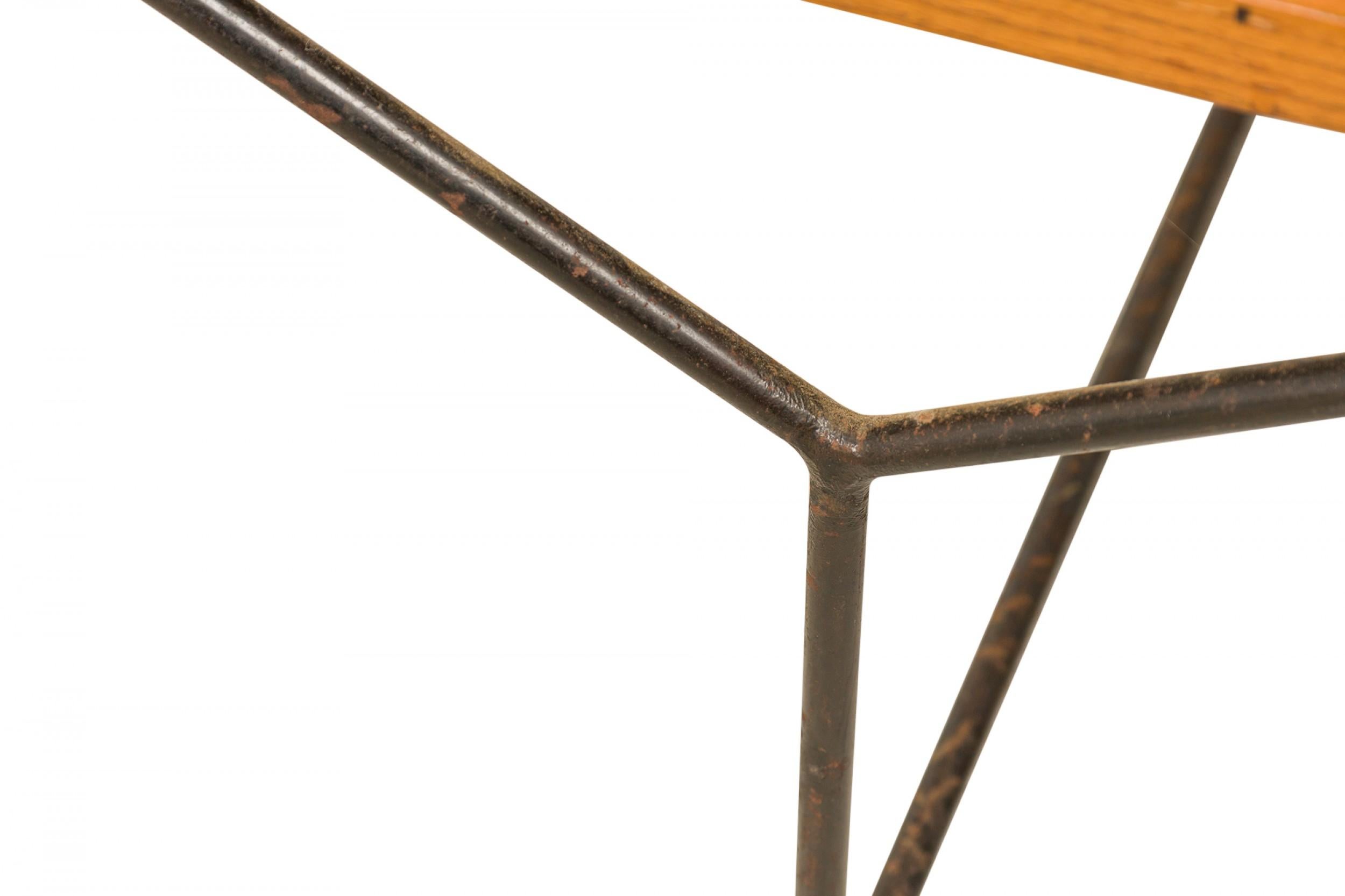 Coppia di panche a Y in legno con doghe e metallo di Harry Bertoia per Knoll Associates in vendita 3