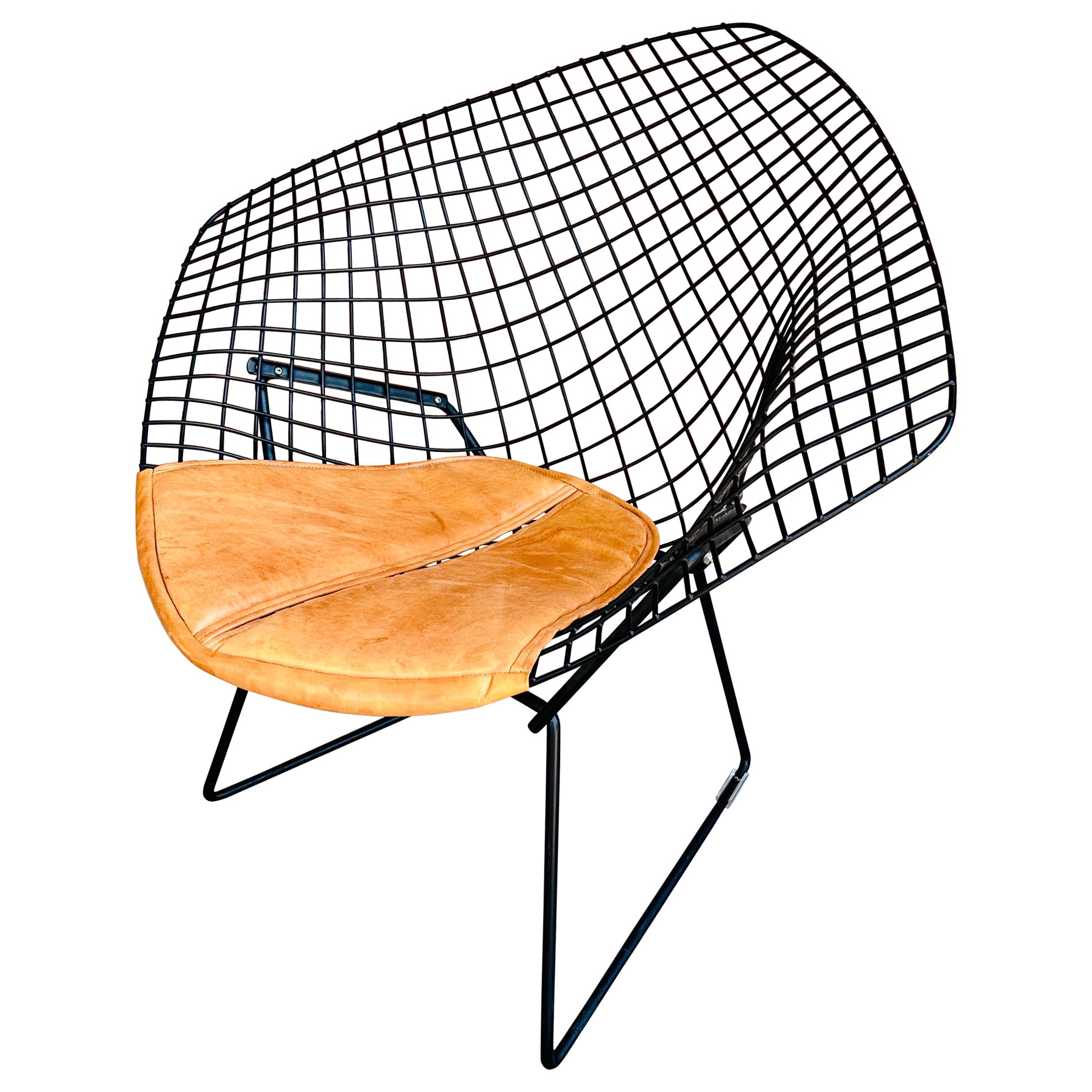 Pair of black mid-century modern diamond lounge chairs by Harry Bertoia for Knoll with custom-made brown leather seat pads. In excellent condition. Price is for the pair.

Width: 33 in / Depth: 26 in / Height: 30.5 in / Seat Height: 16 in