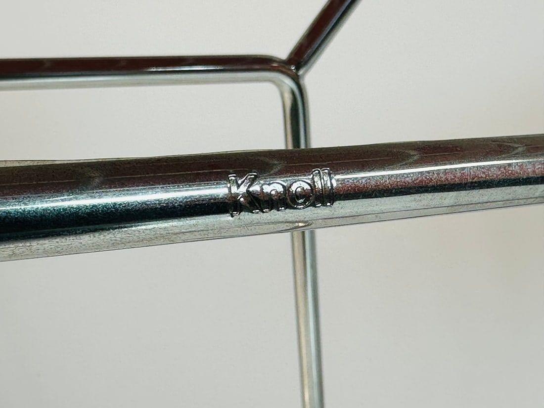Pareja de taburetes de alambre de Harry Bertoia para Knoll con almohadillas rojas, firmados en venta 6
