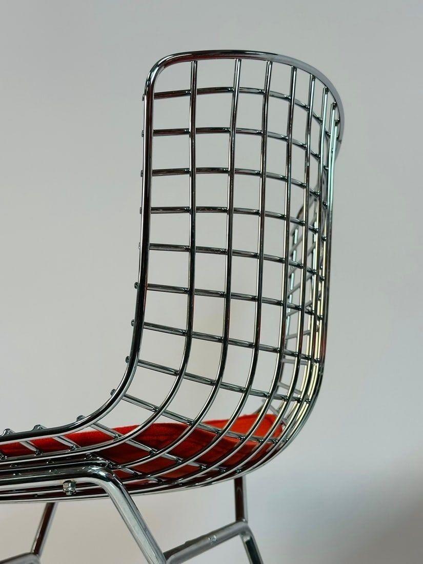 Pareja de taburetes de alambre de Harry Bertoia para Knoll con almohadillas rojas, firmados en venta 7