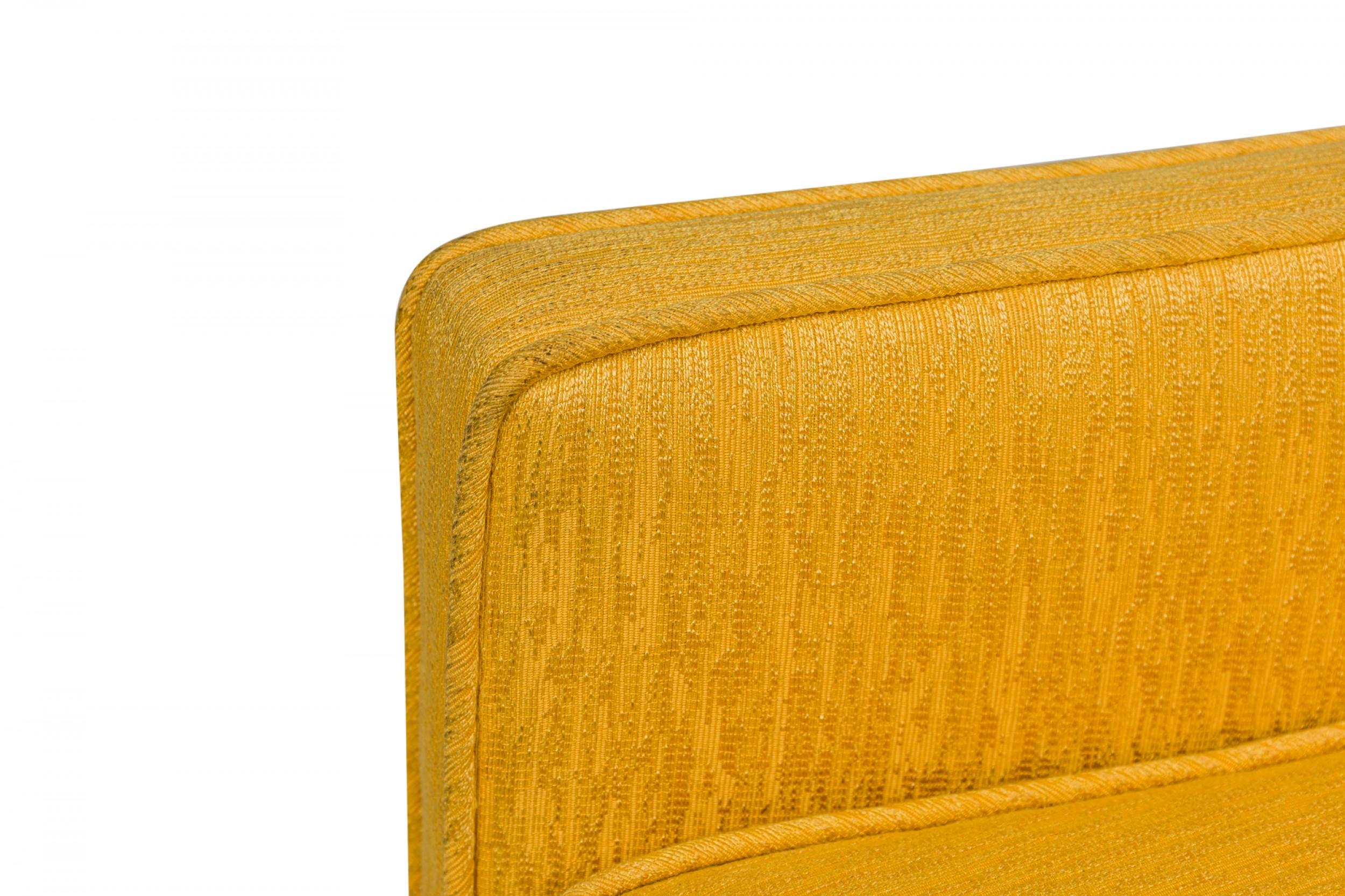 Harvey Probber paire de fauteuils de salon tapissés de tissu jaune vif ébénisé en vente 4