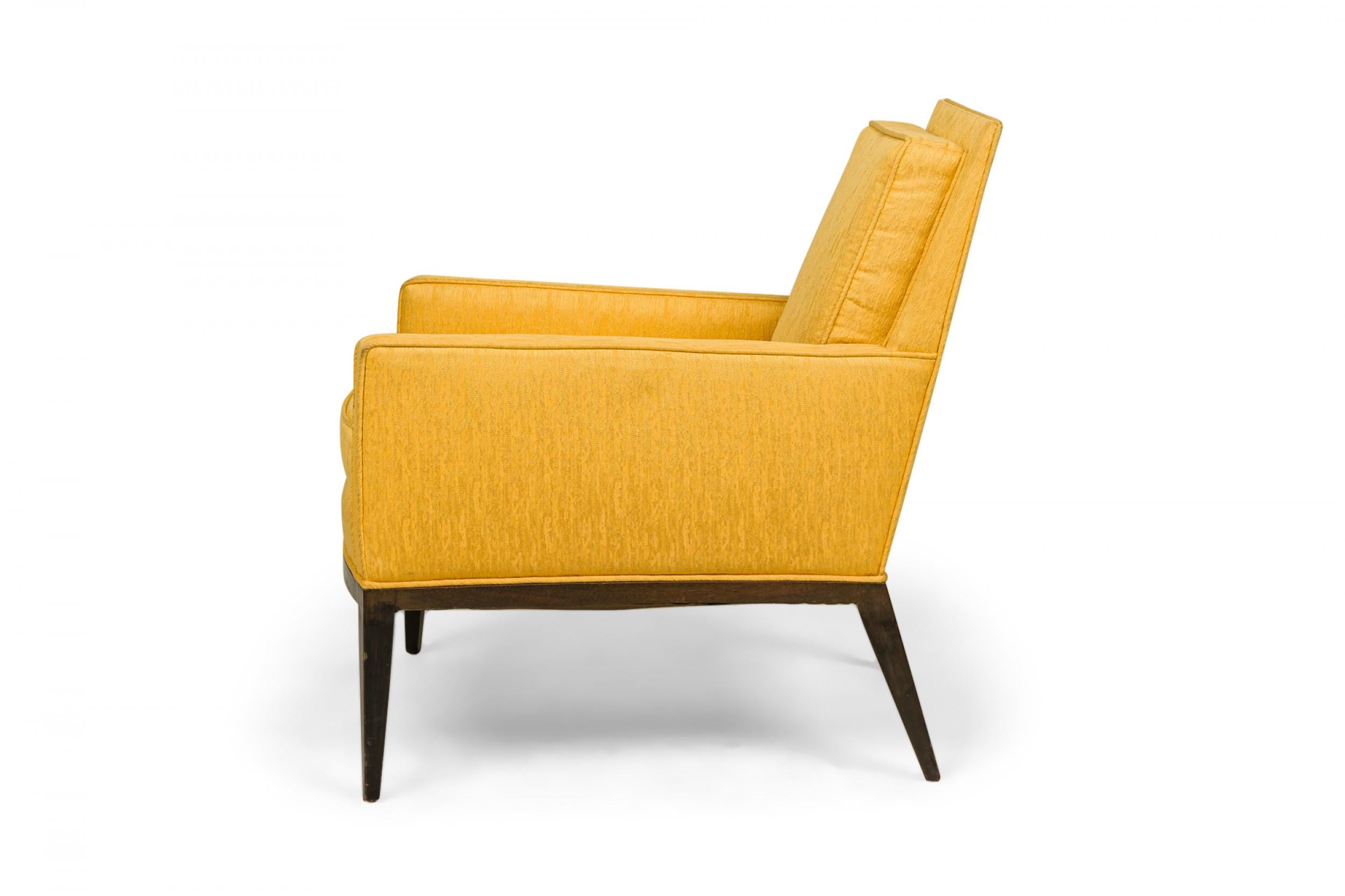 Harvey Probber paire de fauteuils de salon tapissés de tissu jaune vif ébénisé Bon état - En vente à Queens, NY