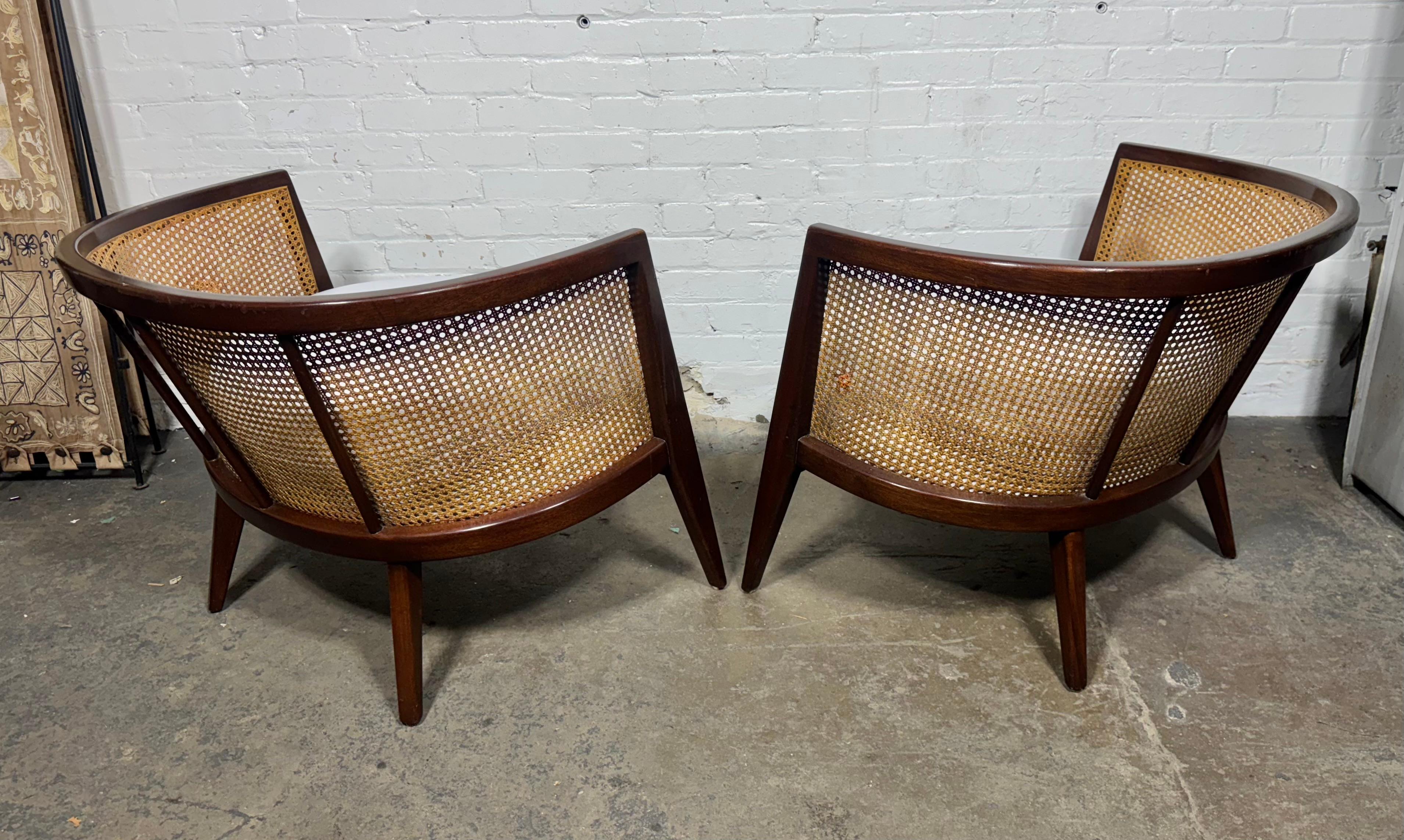 Paire de chaises Harvey Probber - Cane Back Barrel (HOOP) / Moderniste classique Bon état - En vente à Buffalo, NY
