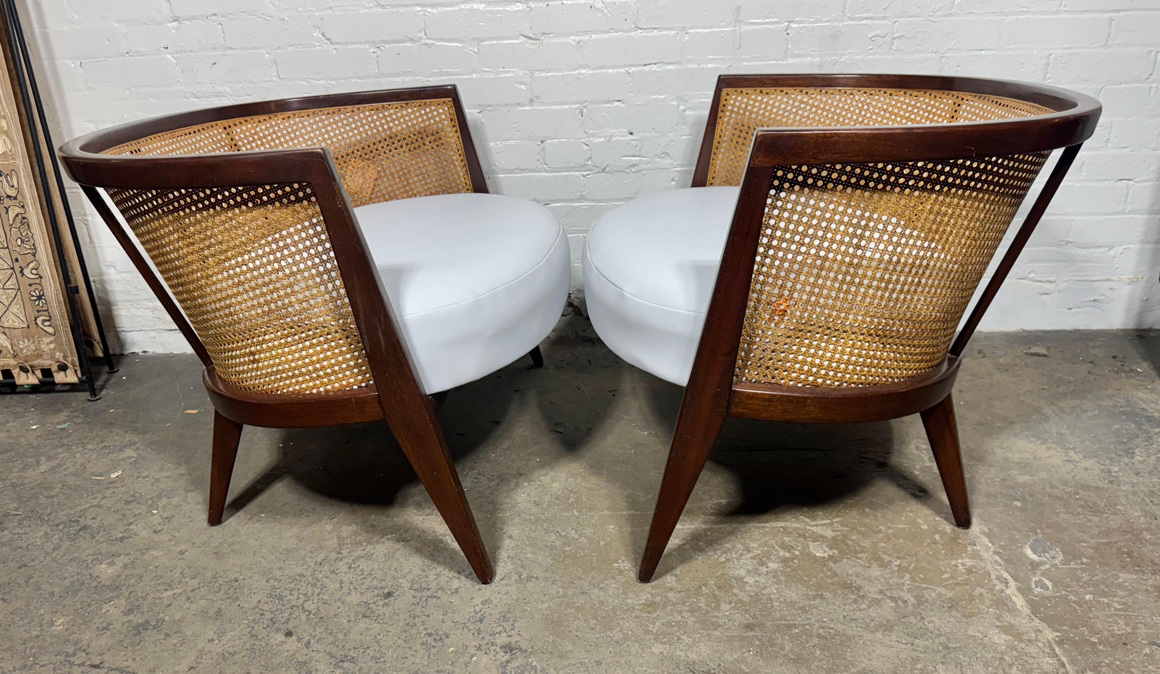 Paire de chaises Harvey Probber - Cane Back Barrel (HOOP) / Moderniste classique en vente 1