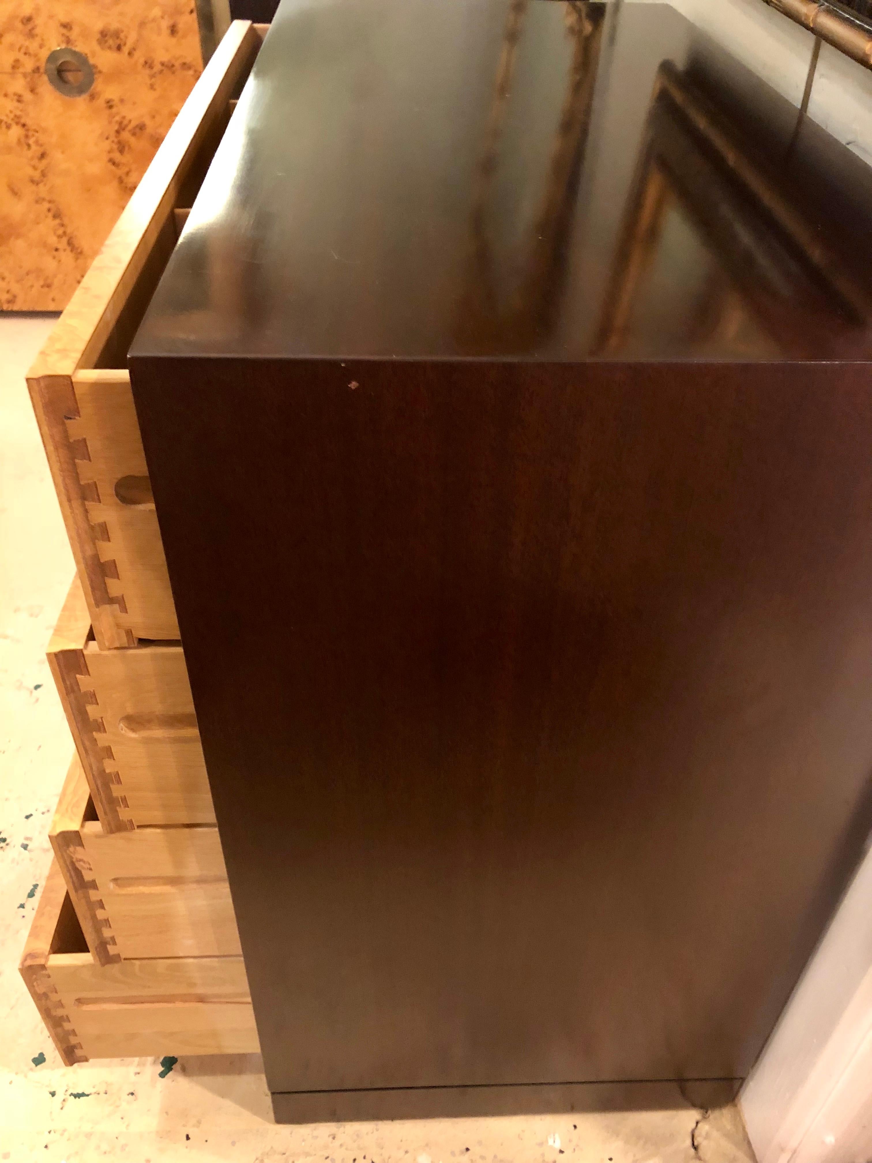 Pair of Harvey Probber Labeled Burl Wood and Mahogany Commode Chests Nightstands In Good Condition In Manhasset, NY