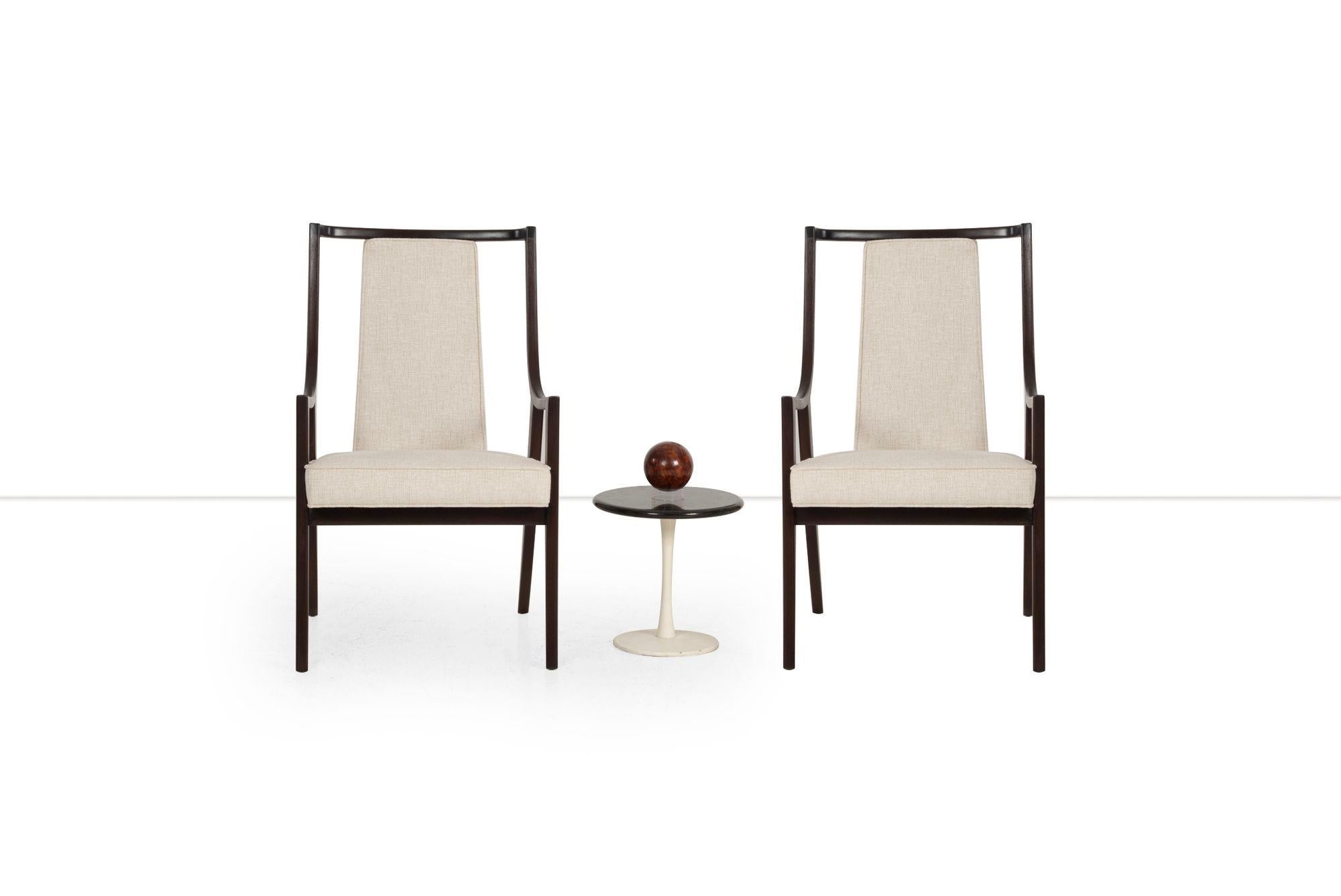 Coppia di sedie con gambe a sciabola di Harvey Probber degli anni '60
Elegante coppia di sedie Harvey Probber con struttura in mogano massiccio e gambe a sciabola. Completamente restaurato secondo le specifiche originali.
Dettagli:
Dimensioni: 39