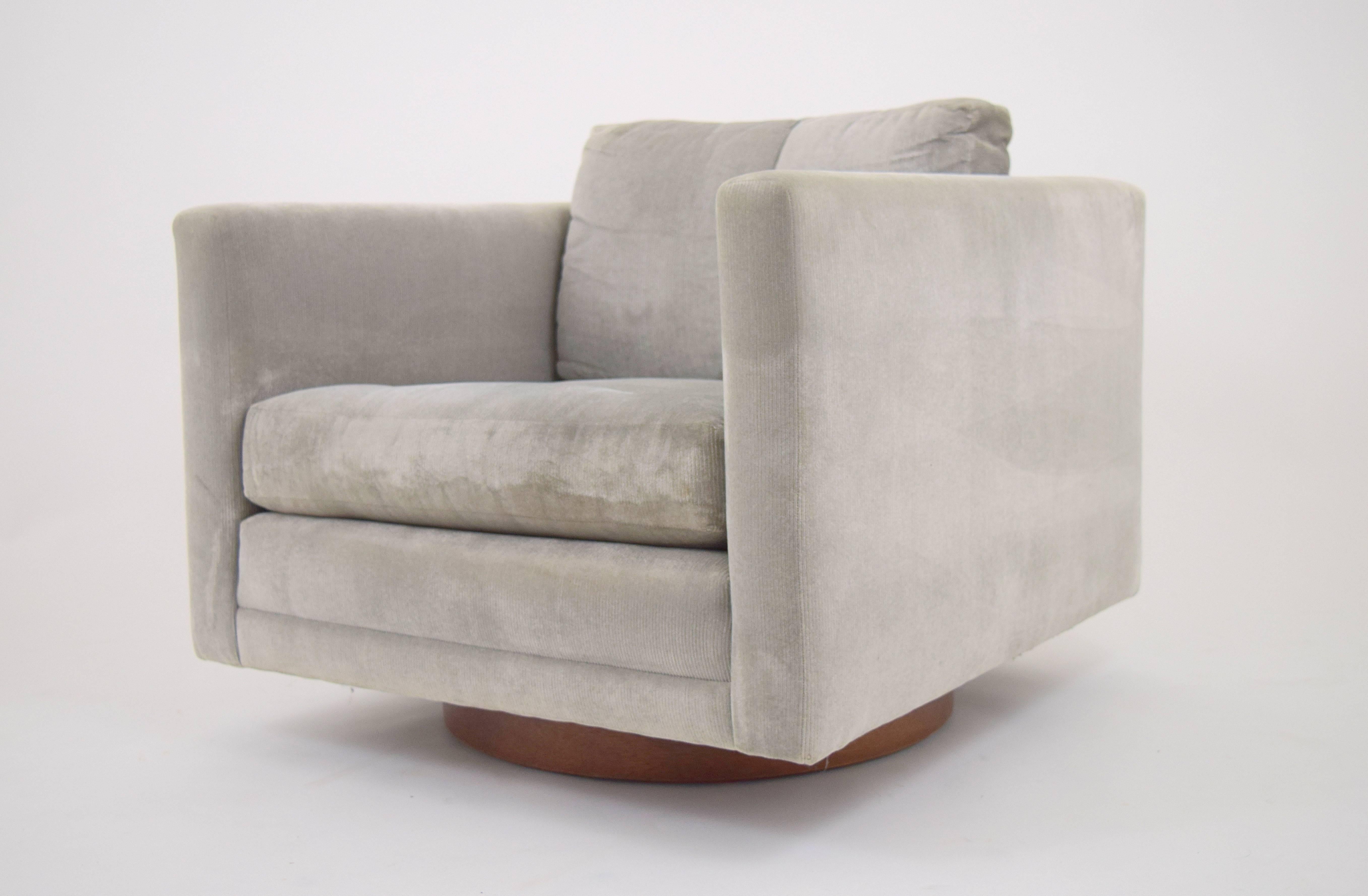 Pair of Harvey Probber Swivel Chairs 4