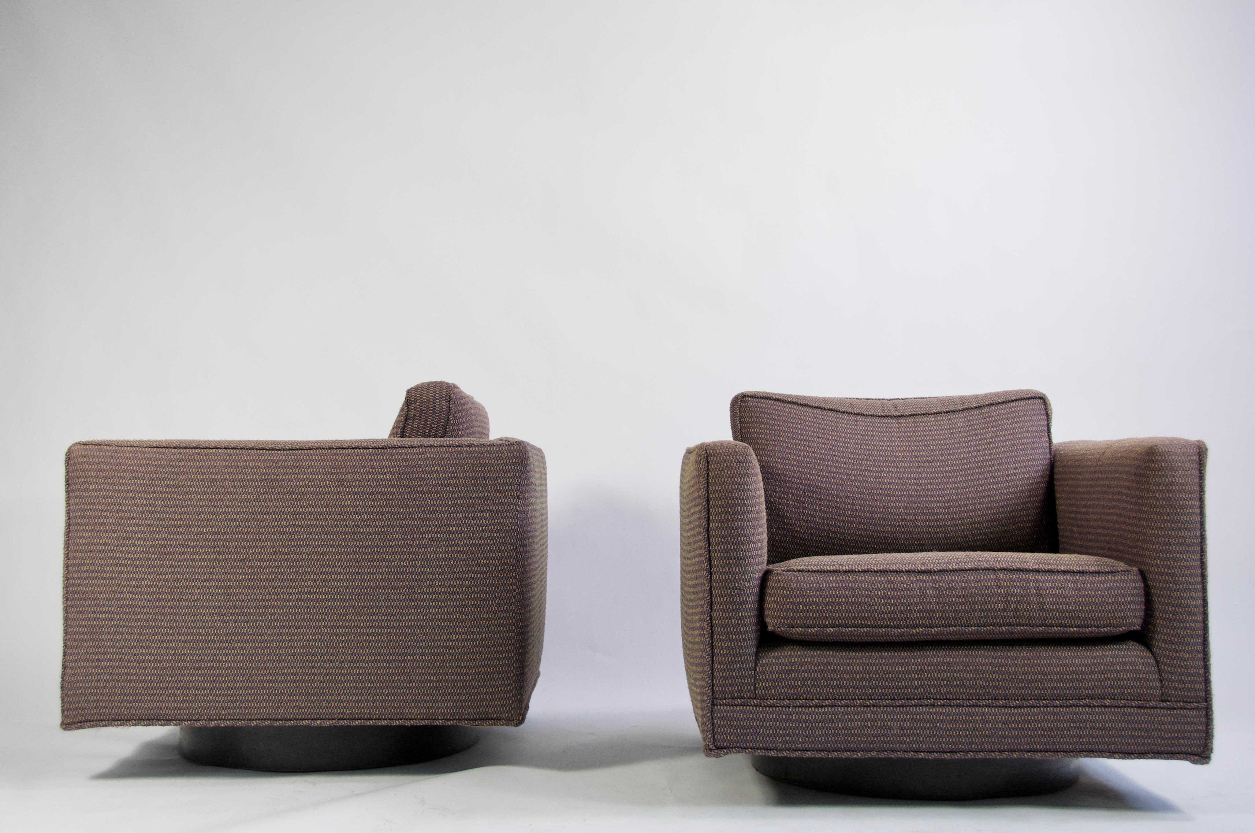 American Pair of Swivel Lounge Chairs Attributed to Harvey Probber  For Sale