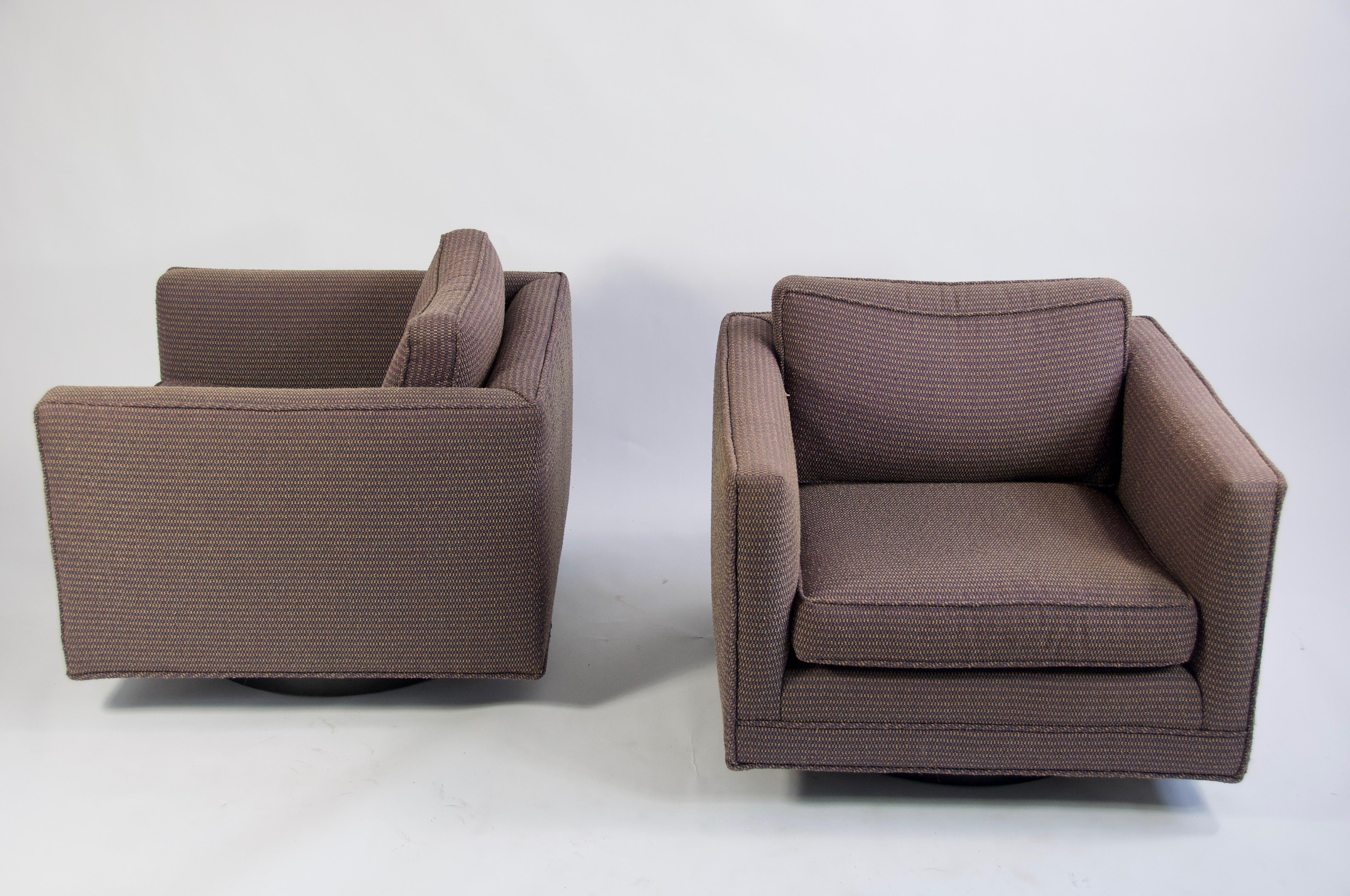 Pair of Swivel Lounge Chairs Attributed to Harvey Probber  In Good Condition For Sale In Turners Falls, MA