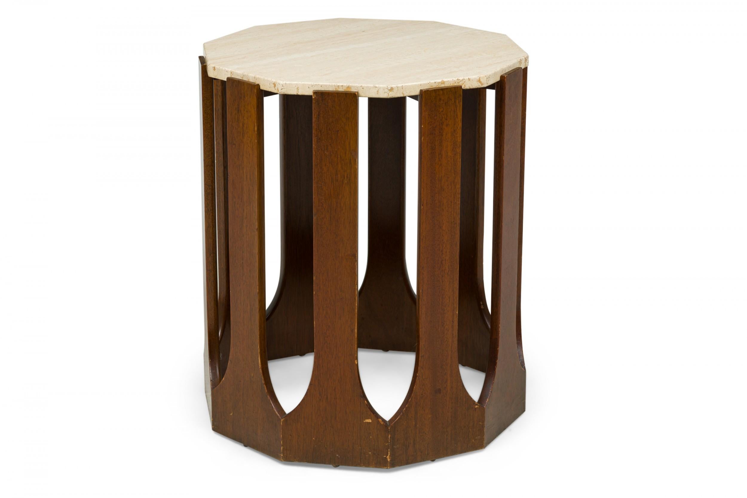 Ein Paar Harvey Probber Travertin-Beistell-/Beistelltische aus Holz mit Decagon-Beistelltischen im Angebot 4