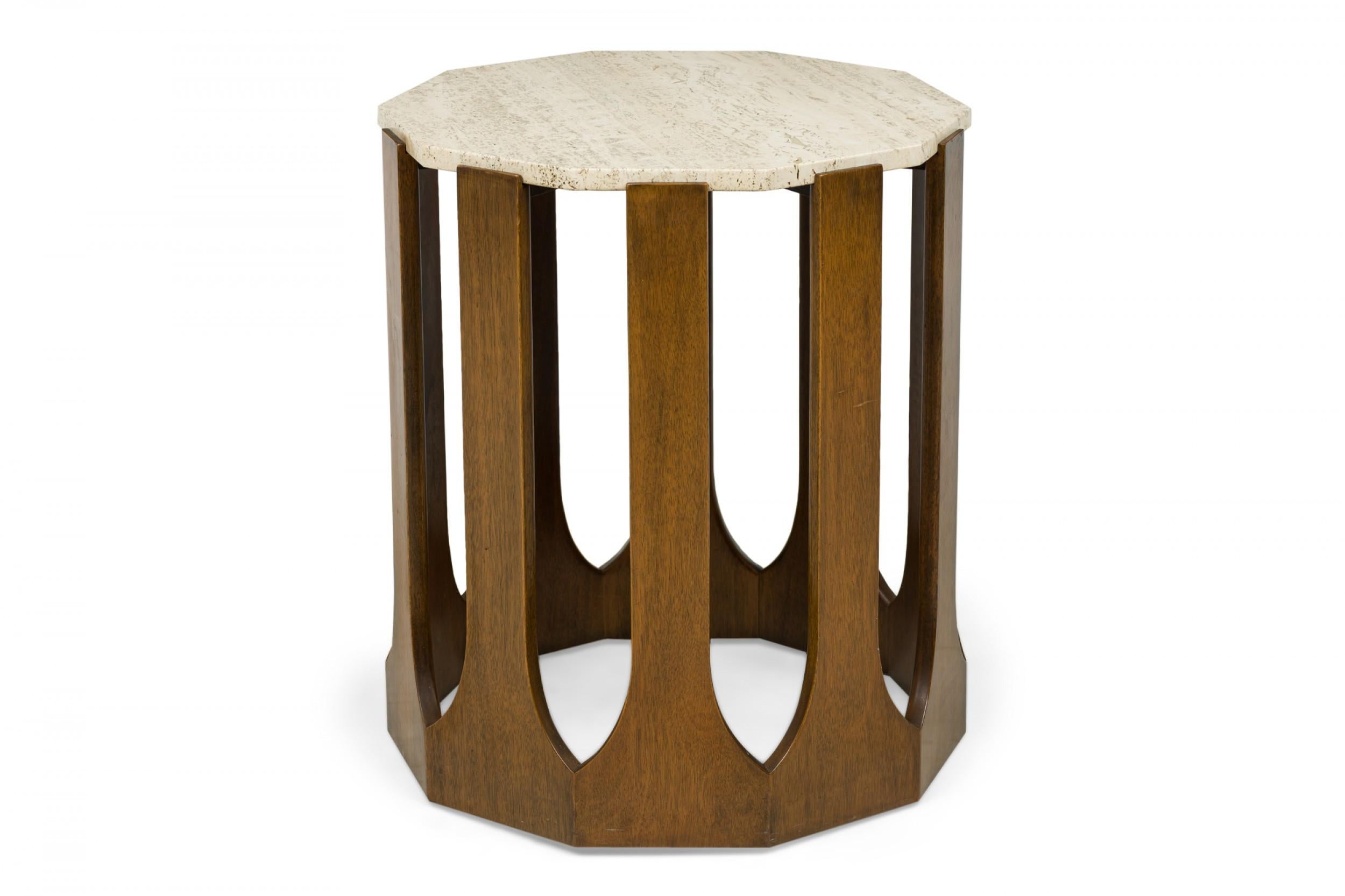Ein Paar Harvey Probber Travertin-Beistell-/Beistelltische aus Holz mit Decagon-Beistelltischen im Angebot 6