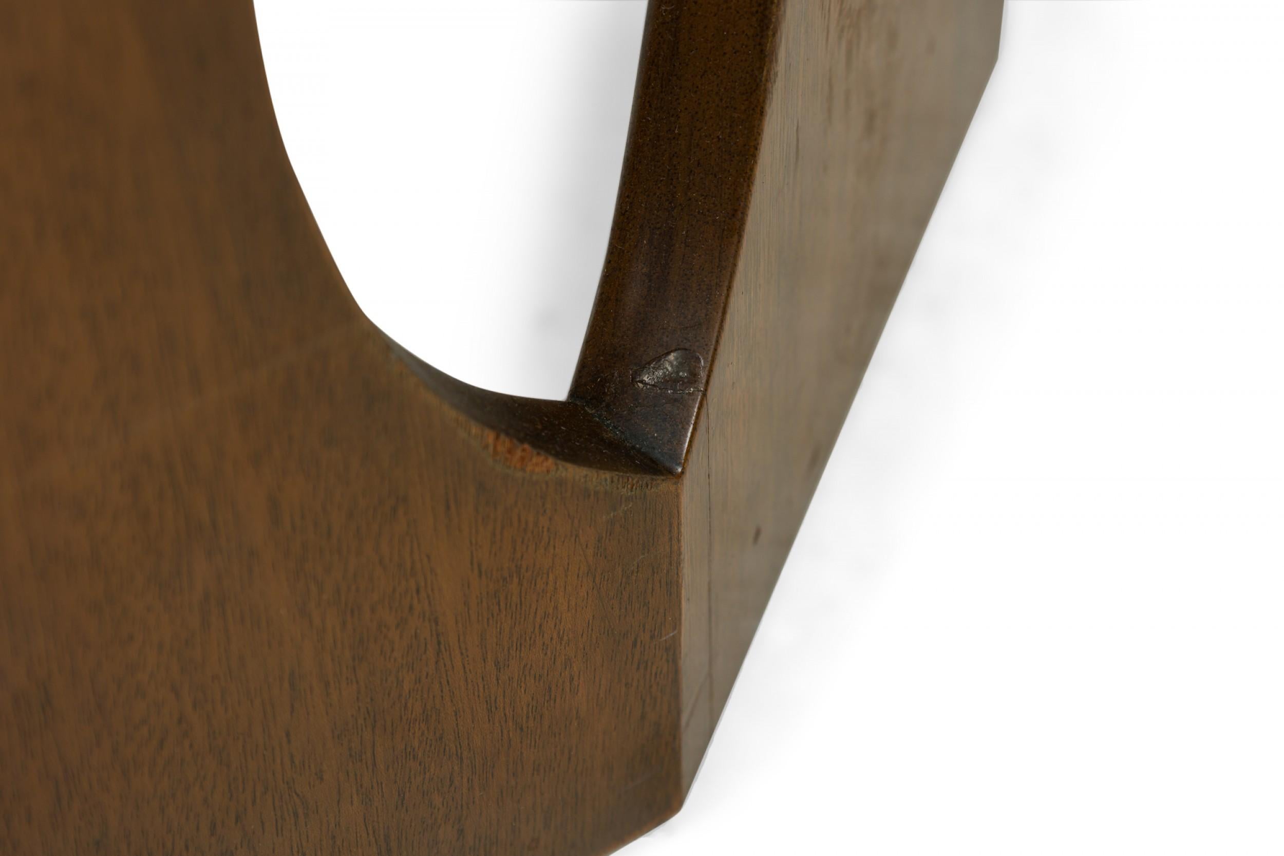 Ein Paar Harvey Probber Travertin-Beistell-/Beistelltische aus Holz mit Decagon-Beistelltischen im Angebot 8