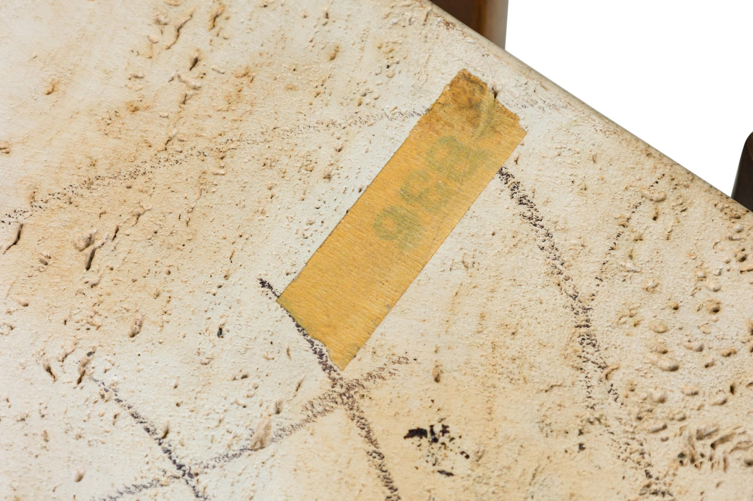 Ein Paar Harvey Probber Travertin-Beistell-/Beistelltische aus Holz mit Decagon-Beistelltischen im Angebot 12
