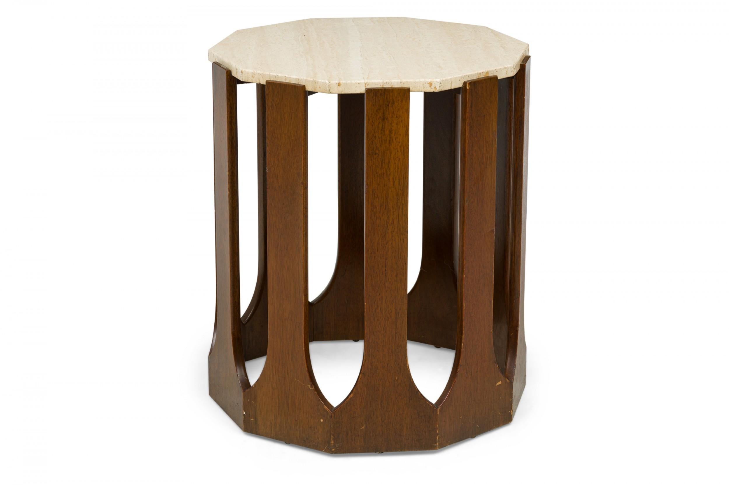 Ein Paar Harvey Probber Travertin-Beistell-/Beistelltische aus Holz mit Decagon-Beistelltischen im Zustand „Gut“ im Angebot in Queens, NY