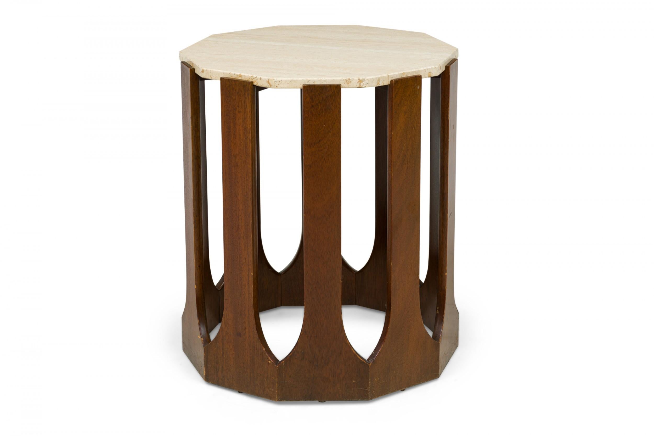 Ein Paar Harvey Probber Travertin-Beistell-/Beistelltische aus Holz mit Decagon-Beistelltischen im Angebot 2