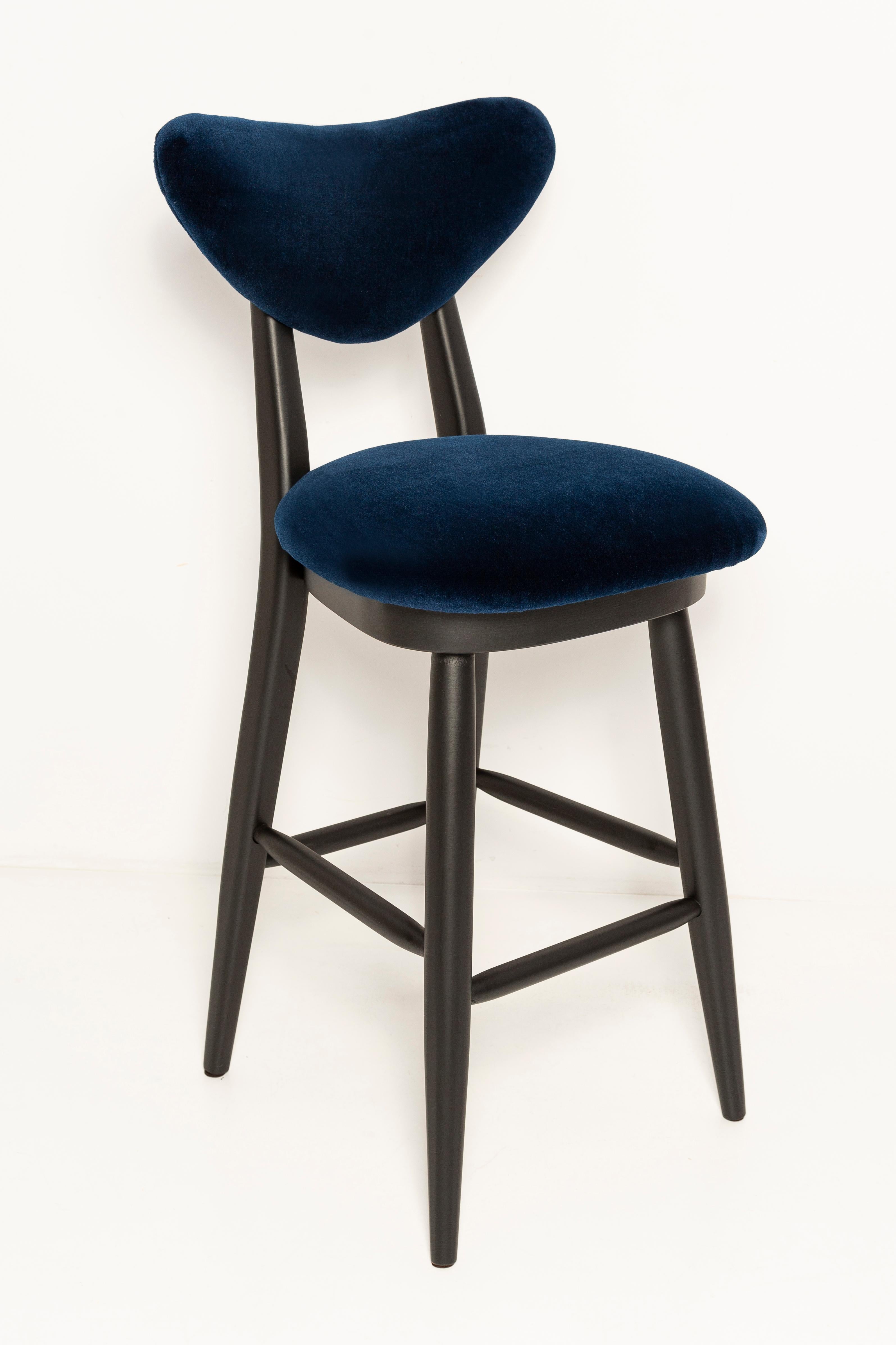 Hêtre Paire de tabourets de bar en laine d'alpaga, par Vintola Studio, Europe, Pologne. en vente