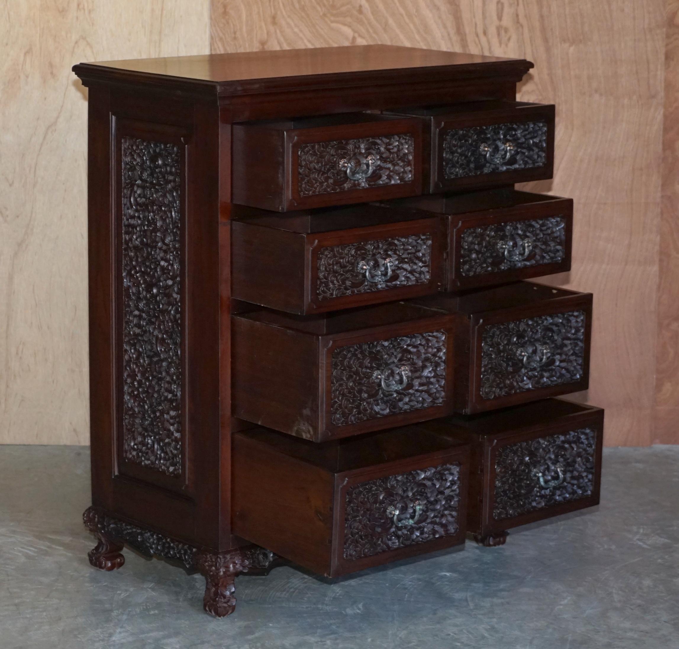 PAIR OF HEAVILY CARVED VINTAGE INDIAN HARDWOOD CHESTS OF DRAWERS PART SUiTE For Sale 4