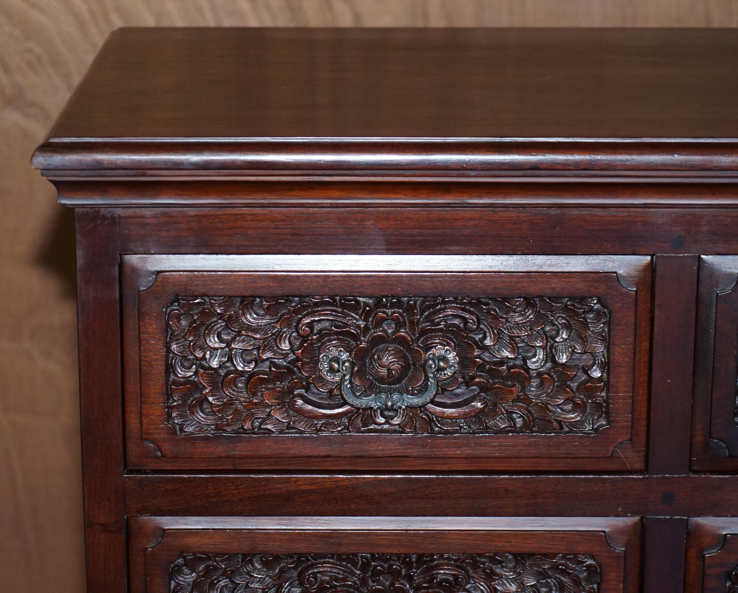 20th Century PAIR OF HEAVILY CARVED VINTAGE INDIAN HARDWOOD CHESTS OF DRAWERS PART SUiTE For Sale
