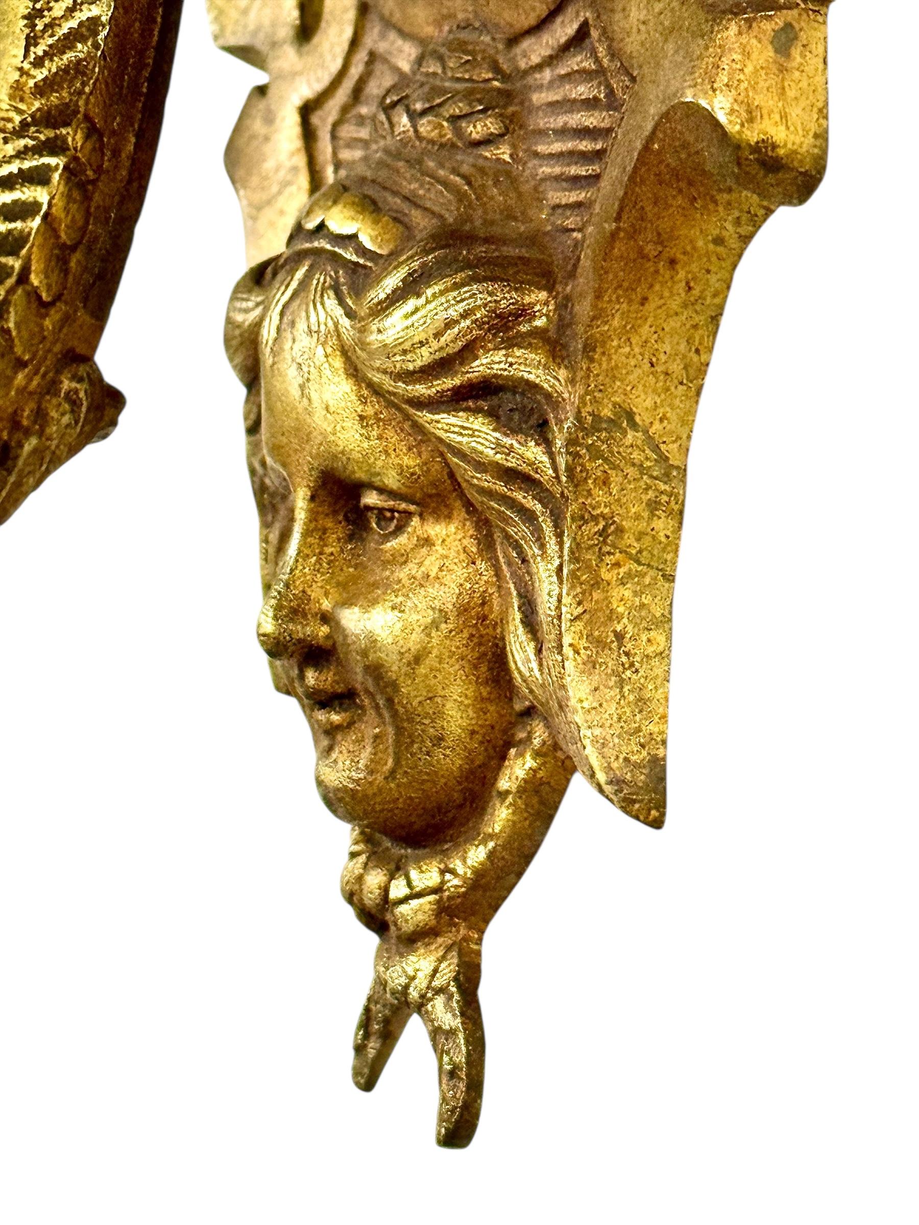 Coppia di pesanti appendiabiti da parete in bronzo dorato francese del XIX secolo in vendita 6