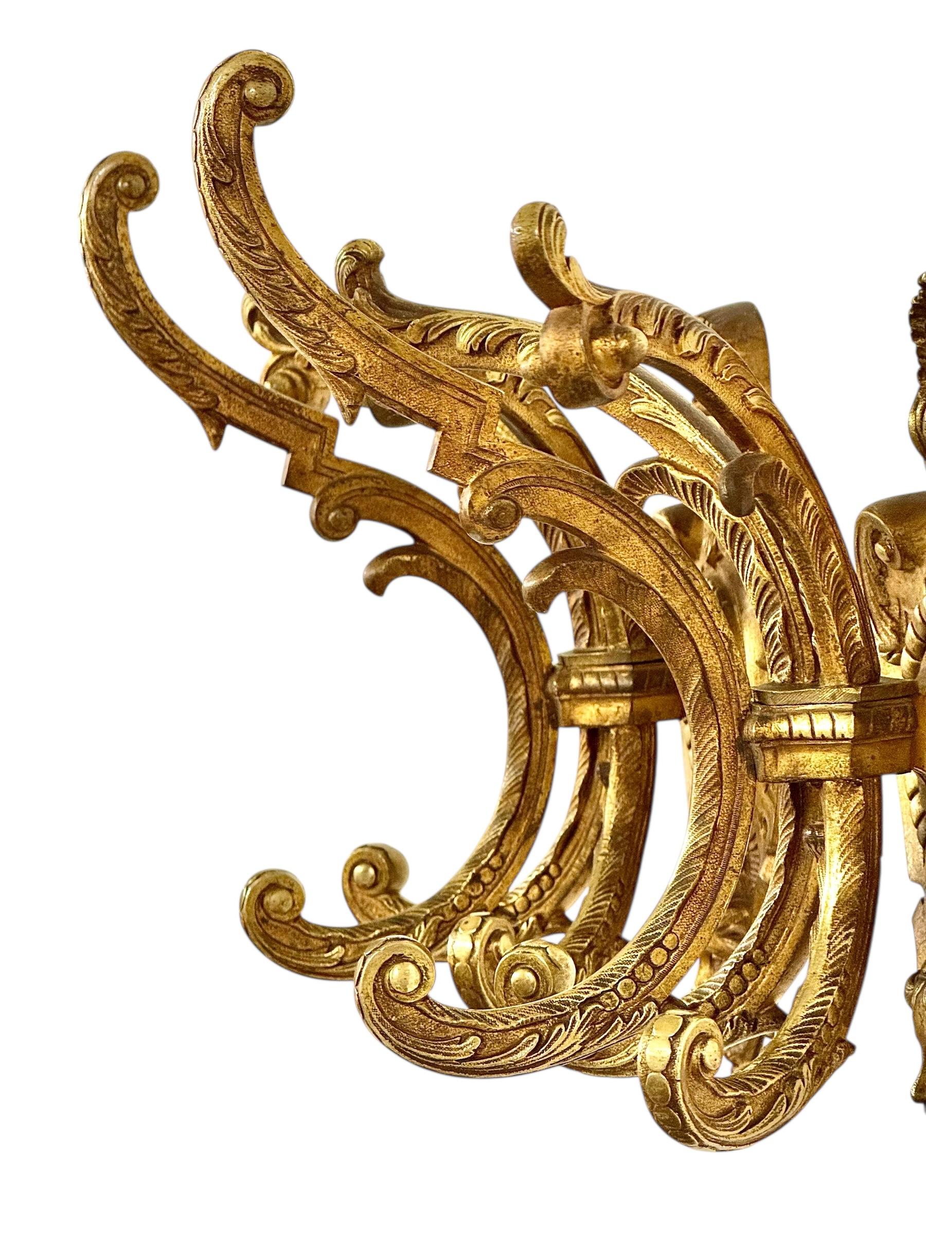 Coppia di pesanti appendiabiti da parete in bronzo dorato francese del XIX secolo in vendita 14