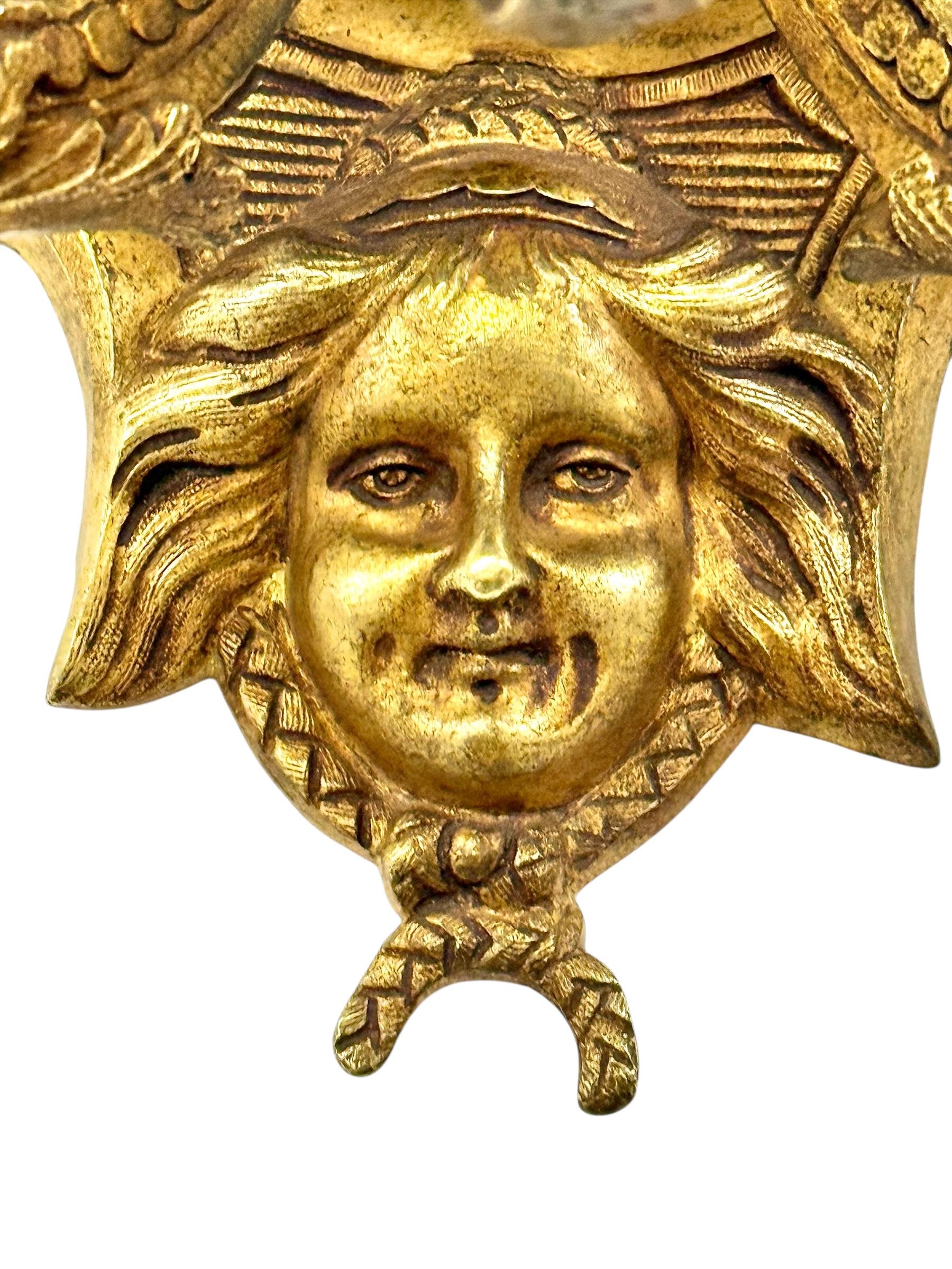 Coppia di pesanti appendiabiti da parete in bronzo dorato francese del XIX secolo in vendita 2