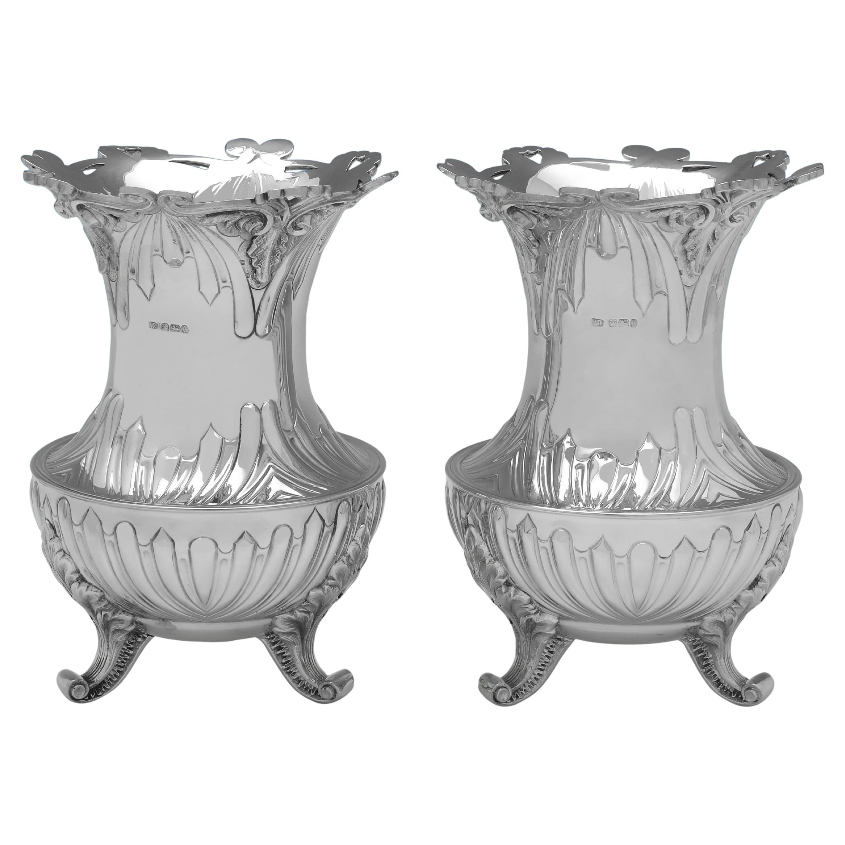 Paire de vases victoriens en argent sterling de 2,2 kg fabriqués en 1897 en vente