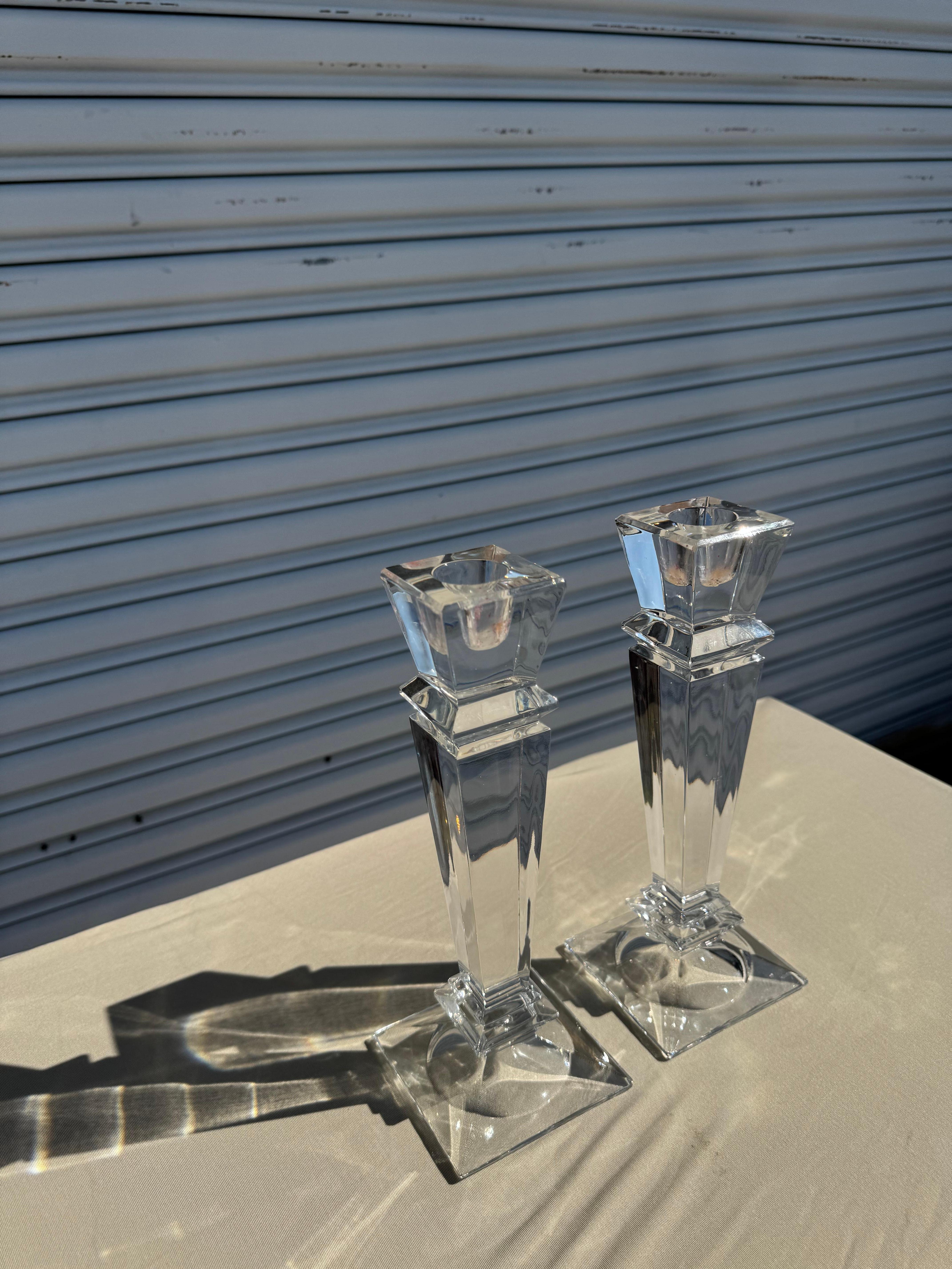 Pareja de Candelabros de Cristal Pesado Neoclásico en venta