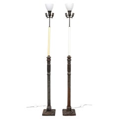 Paar schwere Stehlampen aus Eisen im industriellen Stil