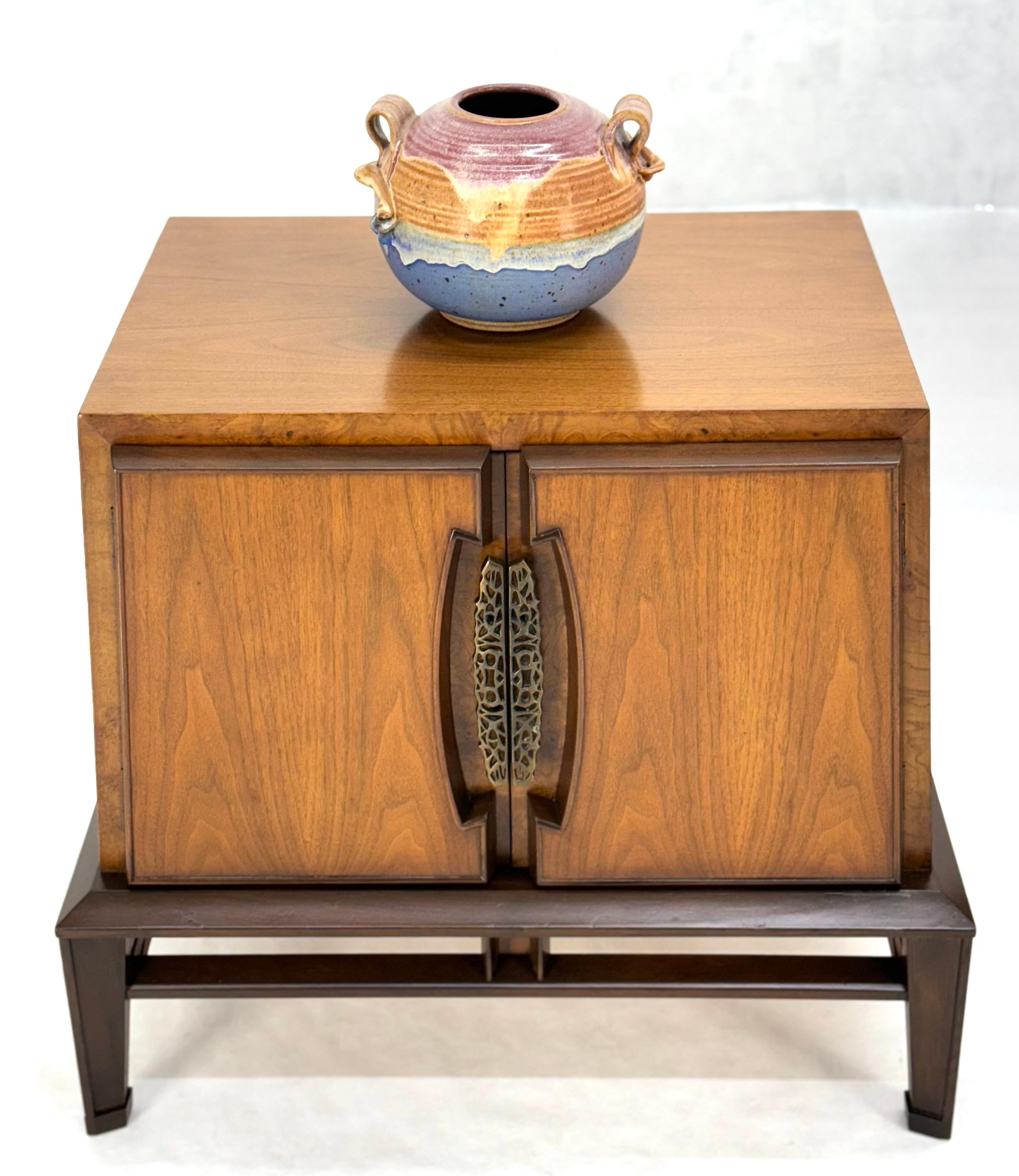 Pair of Helen Hobey for Baker Trapezoid Shape Night Stands End Side Tables MINT! In Good Condition In Rockaway, NJ