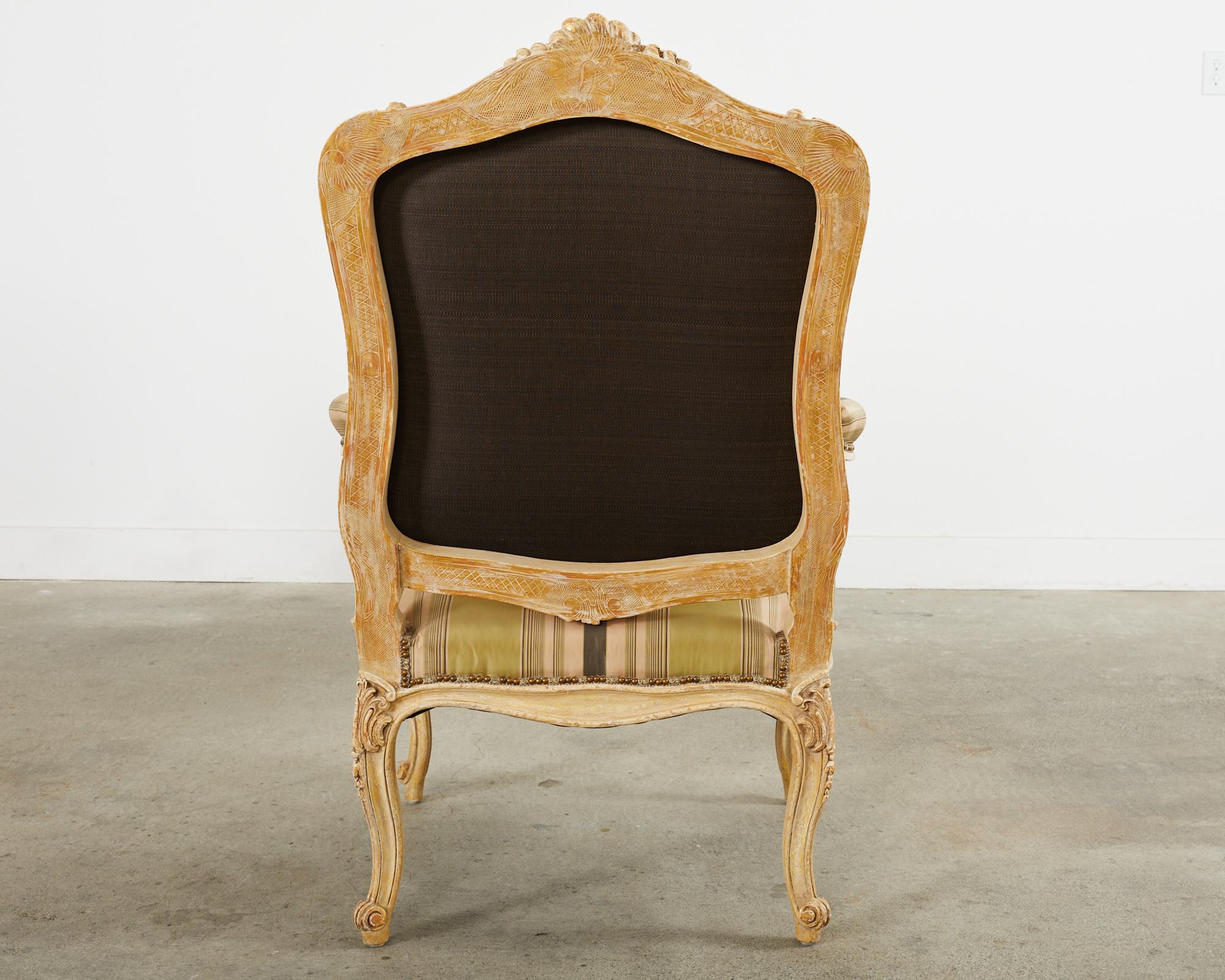 Paire de fauteuils de style baroque français de Hendrix Allardyce en vente 6