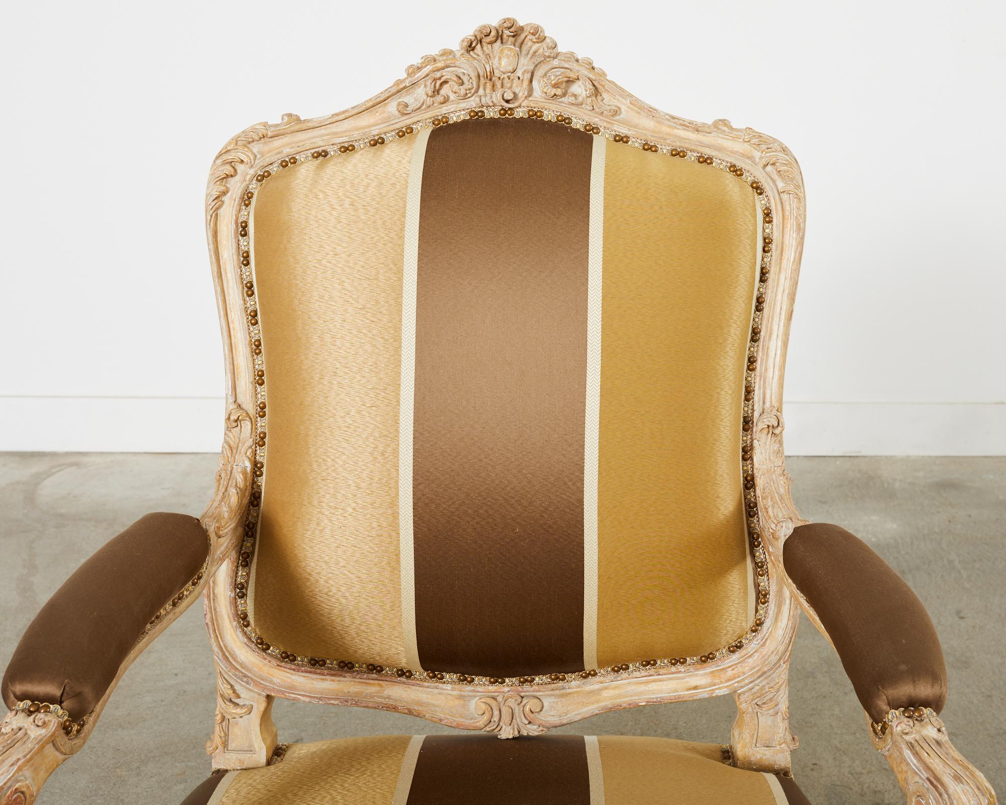 Paire de fauteuils de style baroque français de Hendrix Allardyce en vente 10