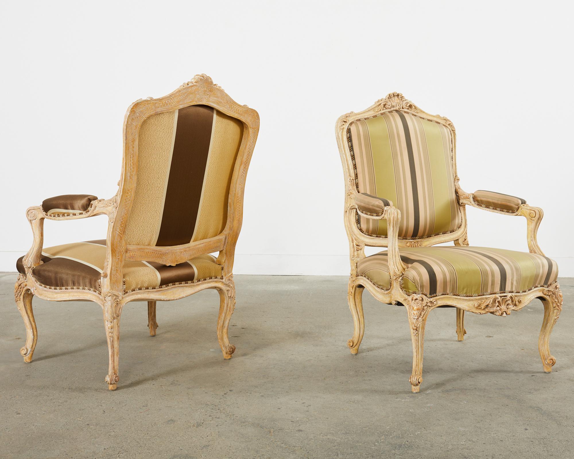Pair of Hendrix Allardyce French Baroque Style Fauteuil Armchairs In Distressed Condition For Sale In Rio Vista, CA