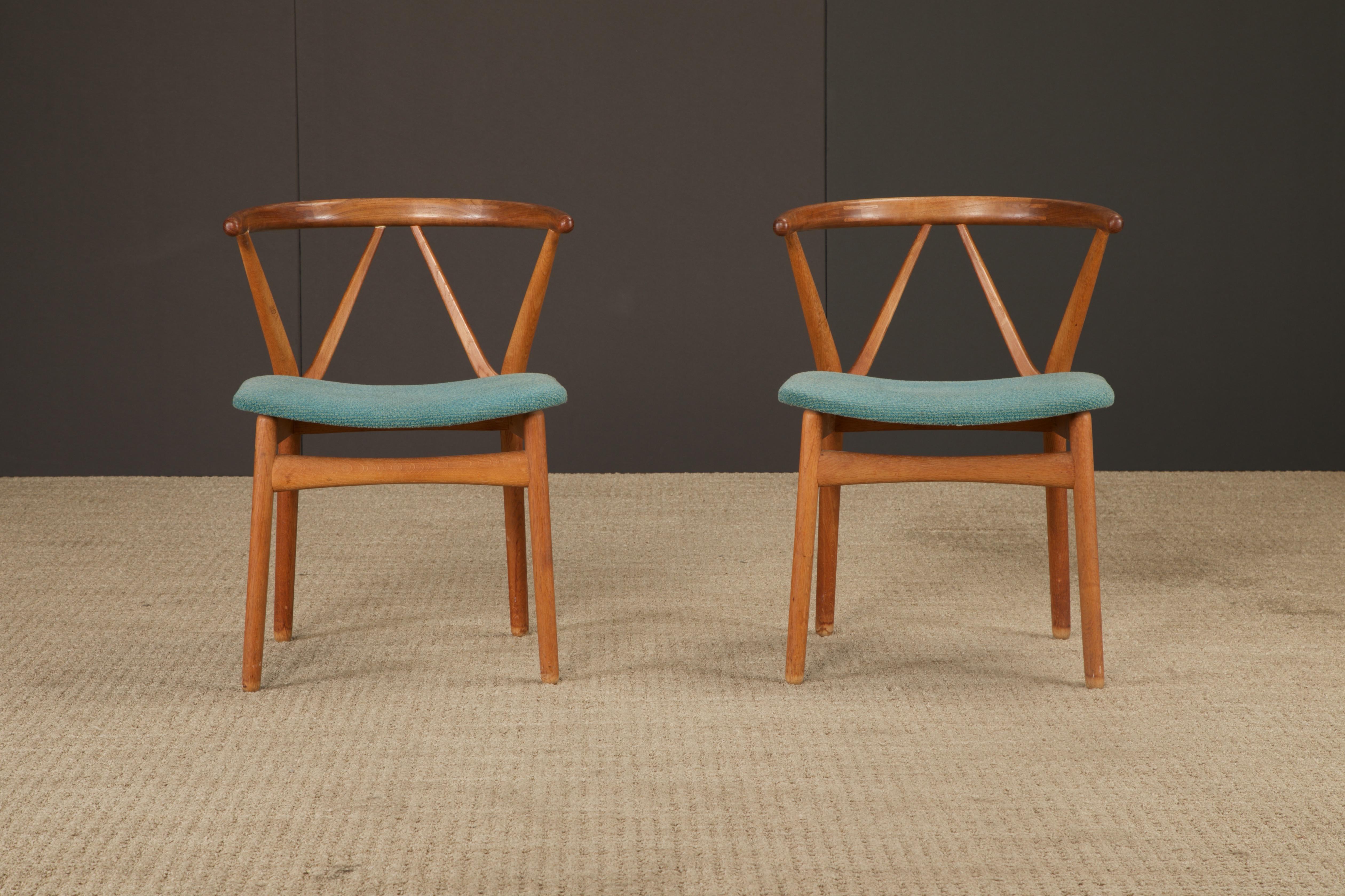 Paire de chaises d'appoint en teck de style moderne danois, conçues par Henning Kjaernulf pour Bruno Hansen, vers les années 1960. Ce modèle 255 est un exemple frappant de l'approche sculpturale mais sobre de Kjaernulf en matière de mobilier. Il