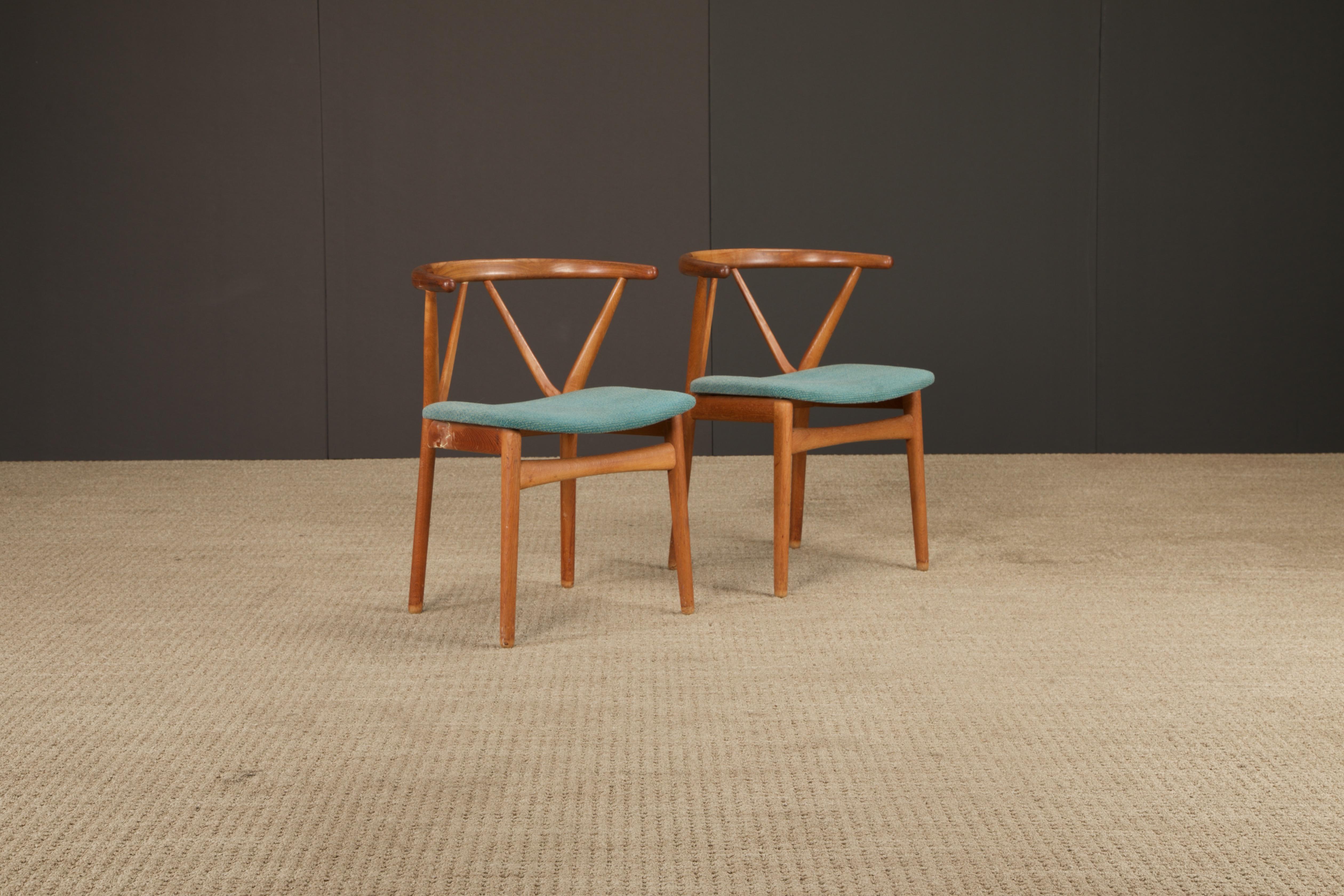 Danois Paire de chaises en teck Henning Kjaernulf Model No 255 pour Bruno Hansen, Danemark, années 1960 en vente