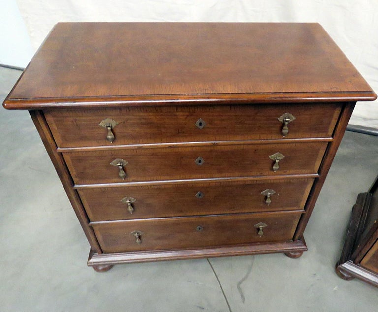 Pair of Henredon Bachelors' Chests For Sale at 1stdibs
