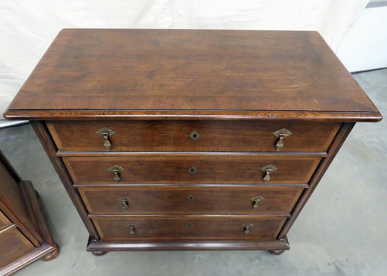 Pair of Henredon Bachelors' Chests For Sale at 1stdibs