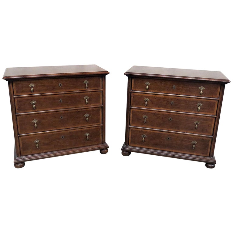 Pair of Henredon Bachelors' Chests For Sale at 1stdibs