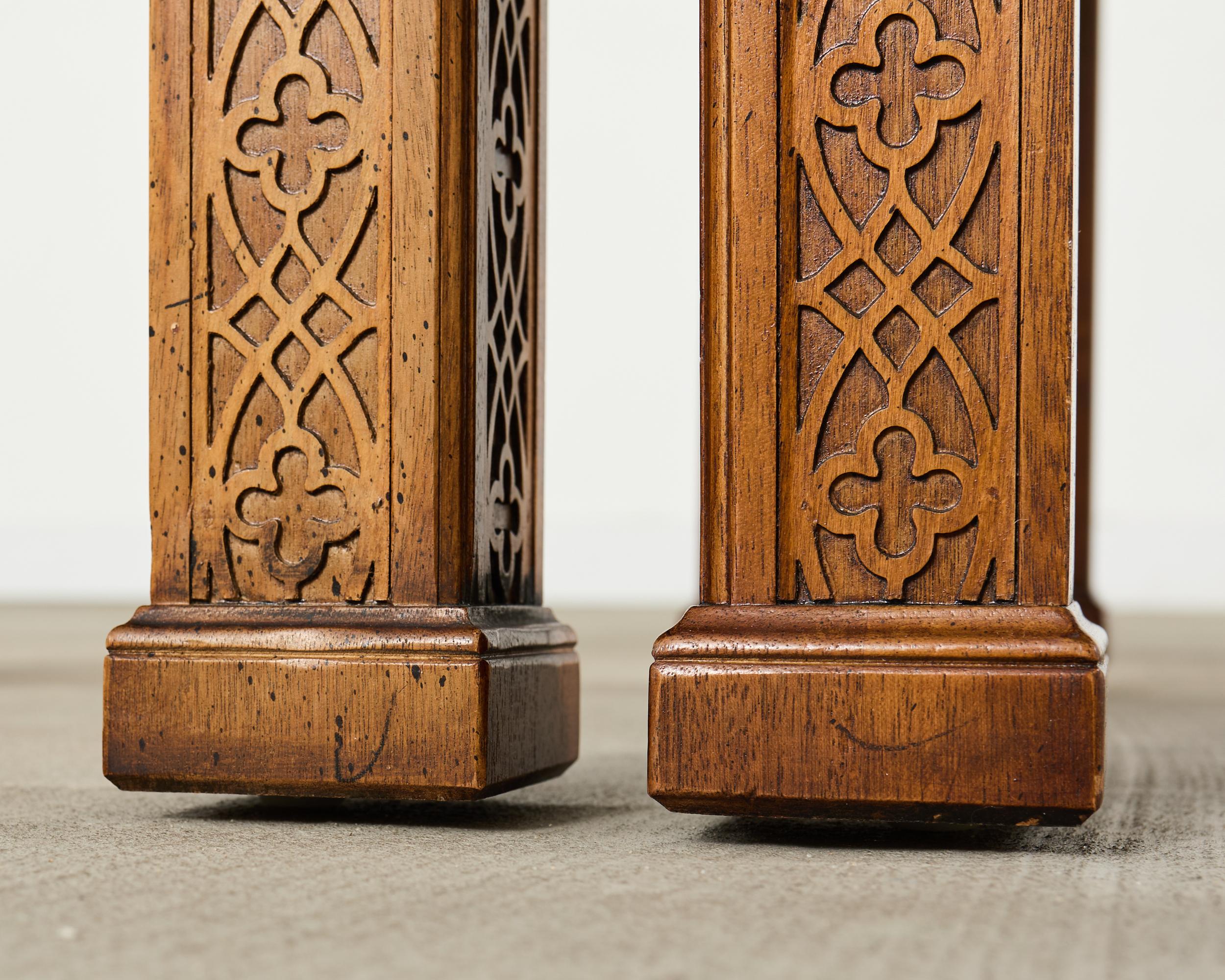 Coppia di tavolini in mogano Henredon Chinese Chippendale in vendita 6