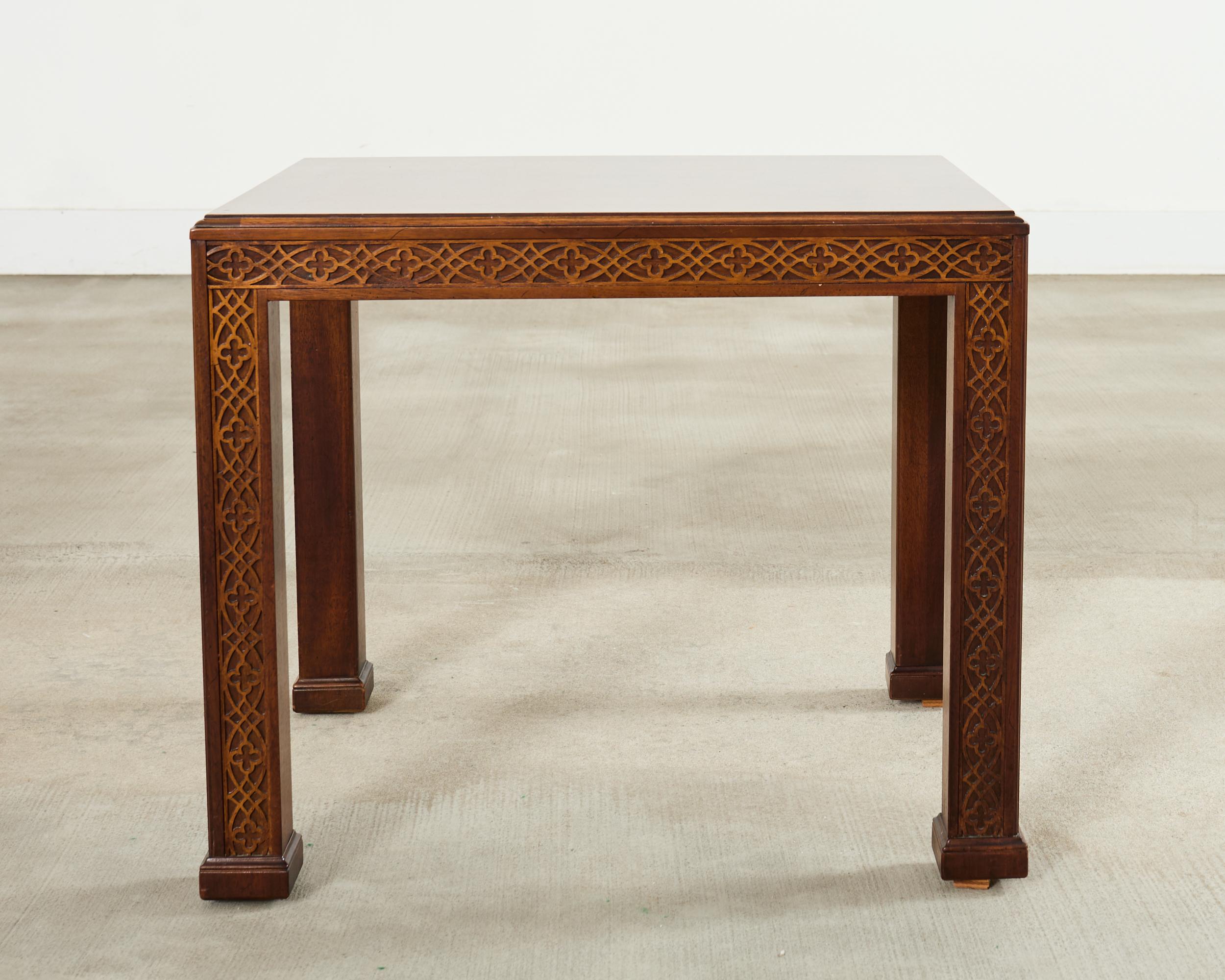 Coppia di tavolini in mogano Henredon Chinese Chippendale in vendita 10