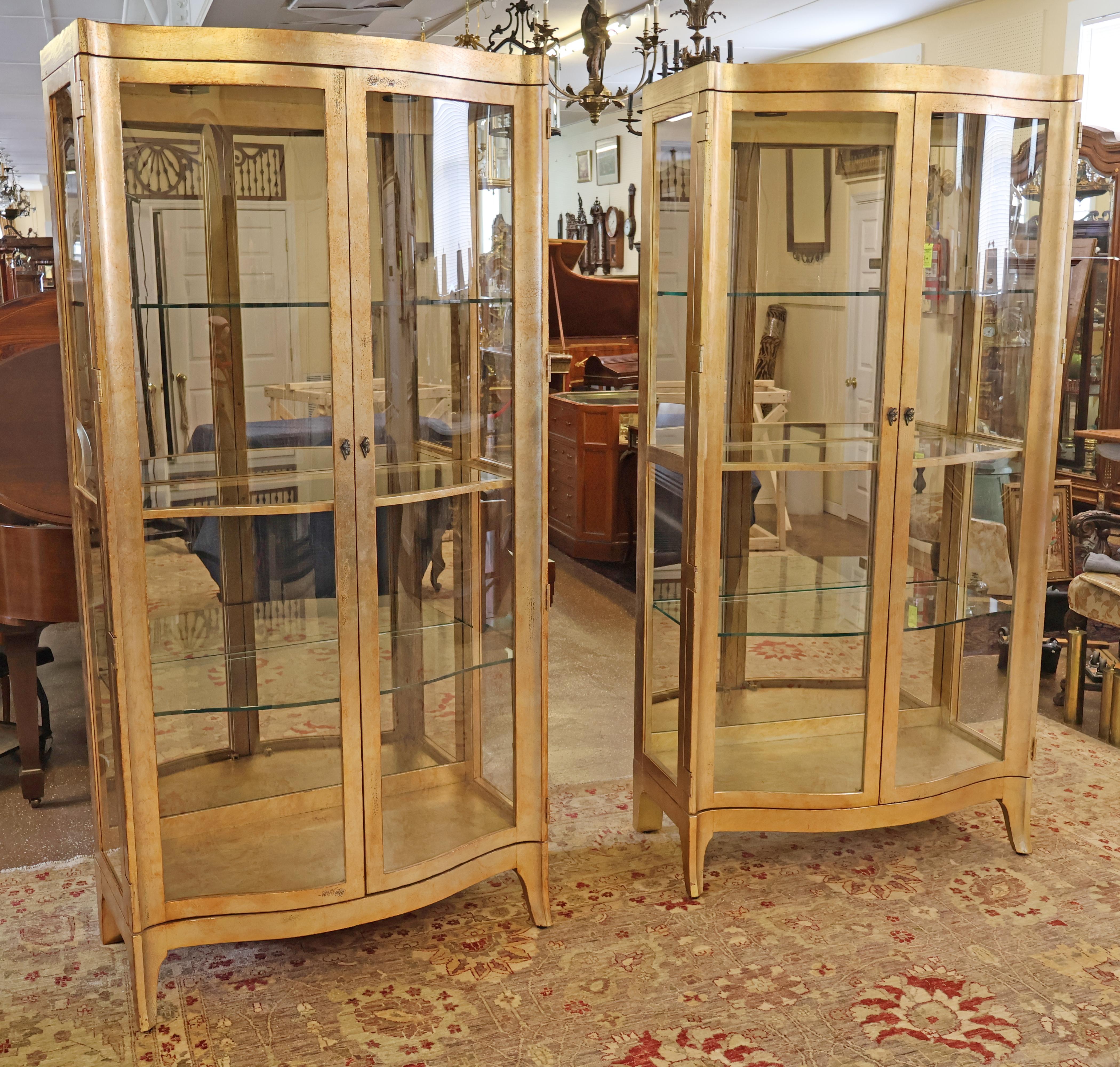 Pair of Henredon Gold Leaf Finish China Curio Display Cabinets In Good Condition For Sale In Long Branch, NJ