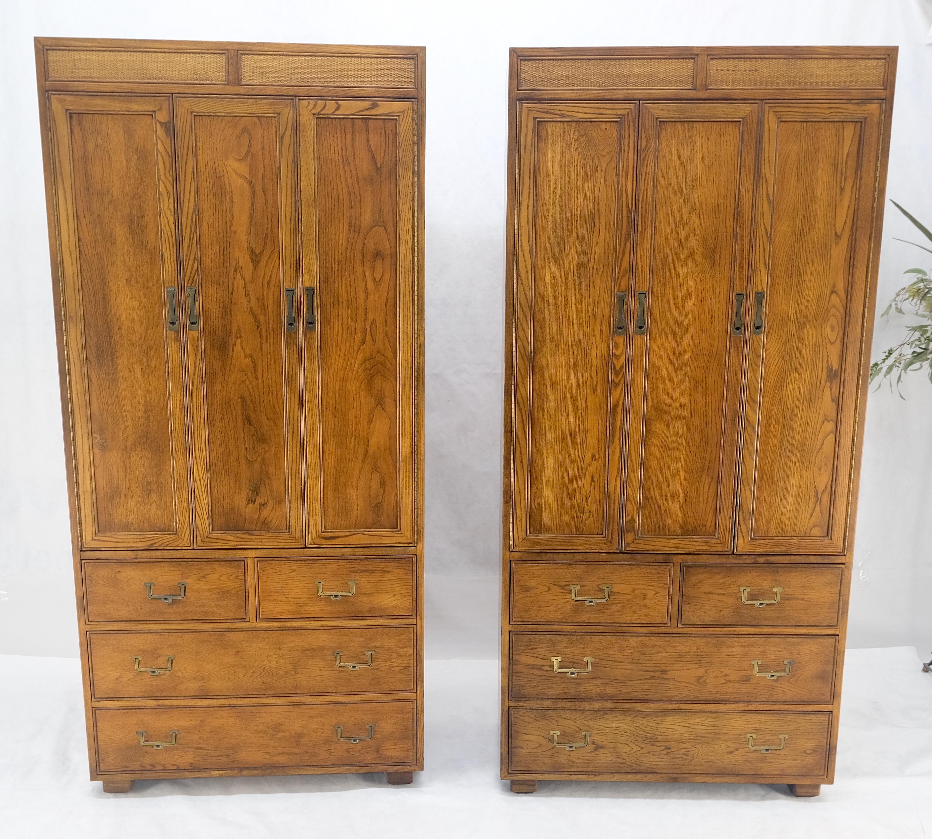 Mid-Century moderno Coppia di mensole alte Henredon per l'immagazzinaggio  Armadi a scomparti in stile Campaigner  MINT in vendita
