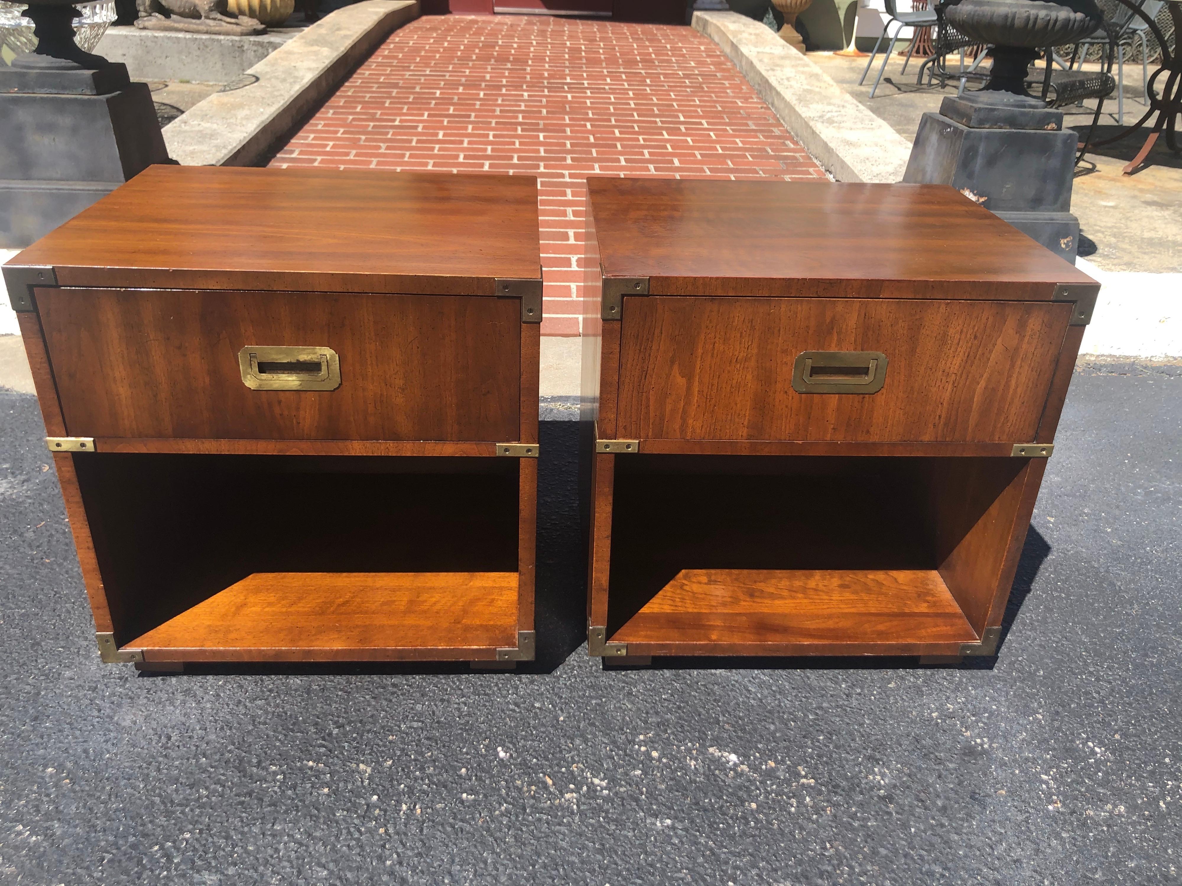 Mid-Century Modern Pair of Henredon Walnut Campaign Nightstands