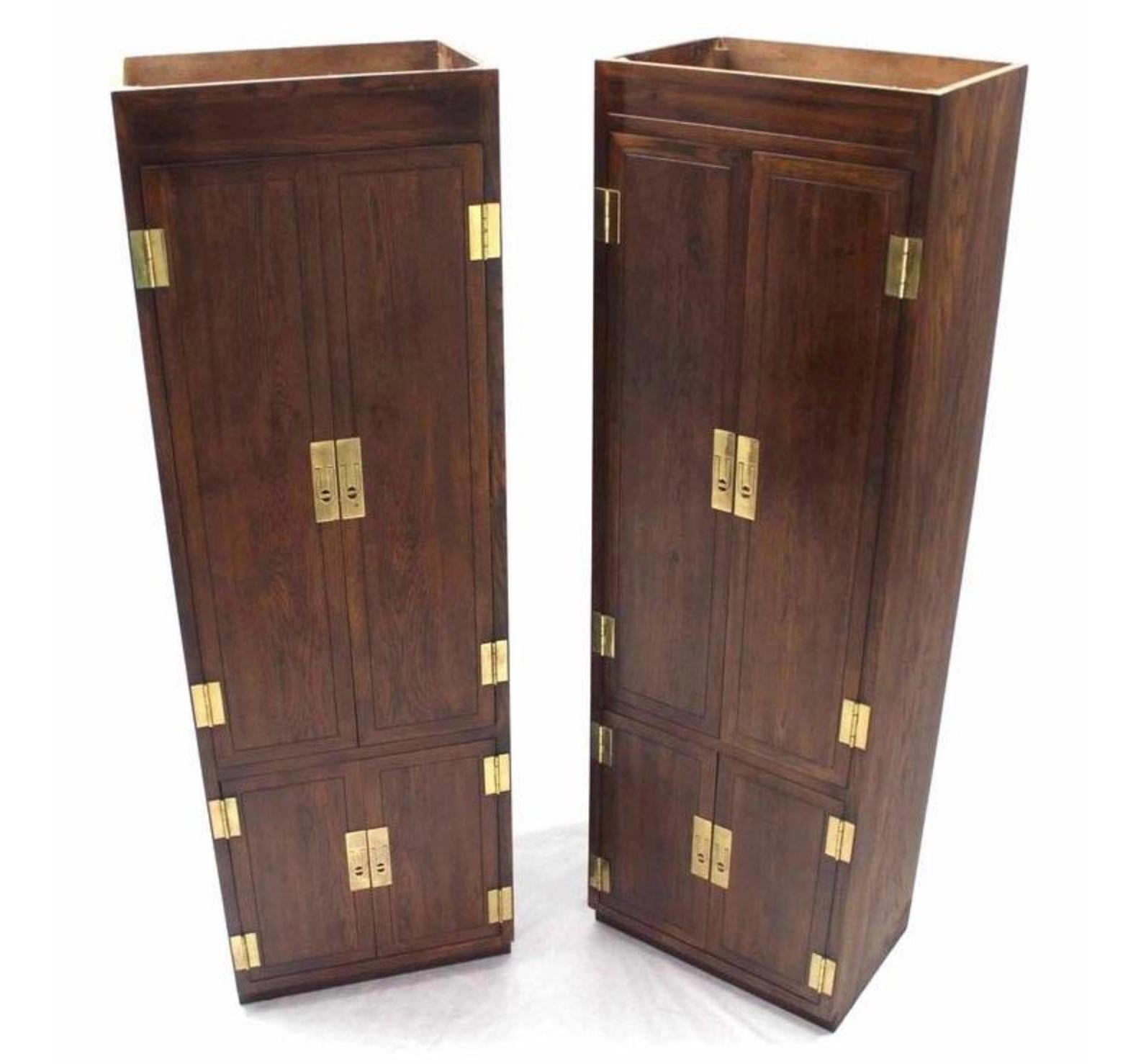 Pair of Henredon Walnut Tallboys In Good Condition For Sale In New York, NY