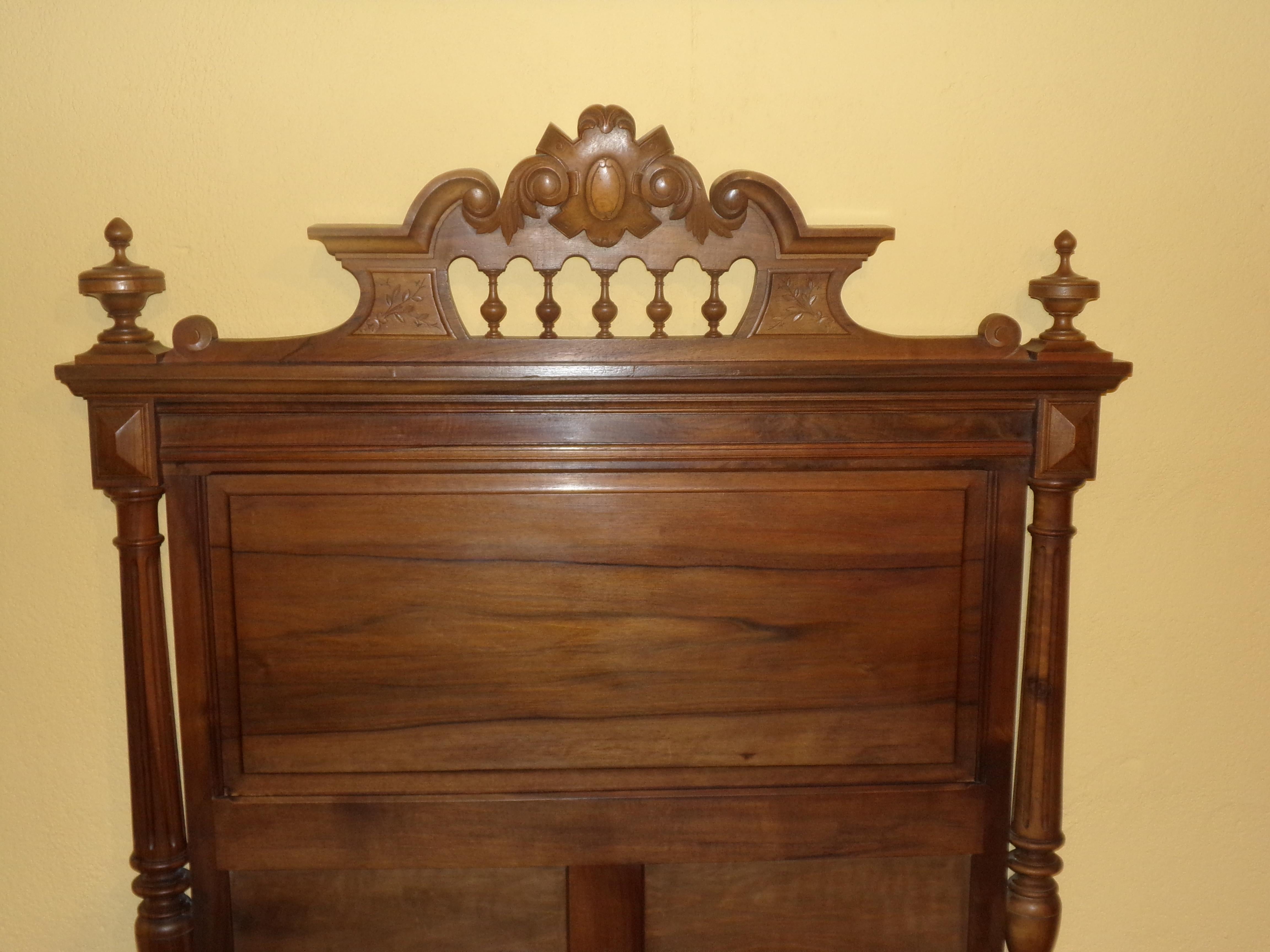 Carved Pair of Henri II French beds in Walnut, C1880 For Sale