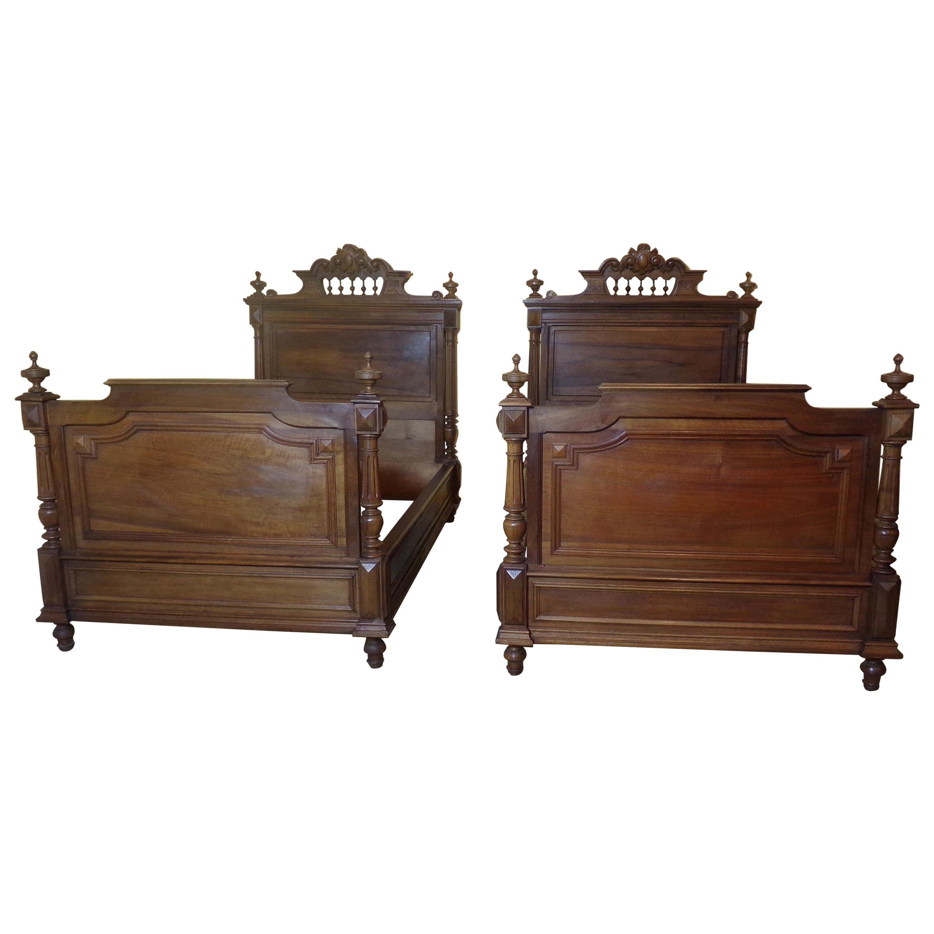 Pair of Henri II French beds in Walnut, C1880 For Sale