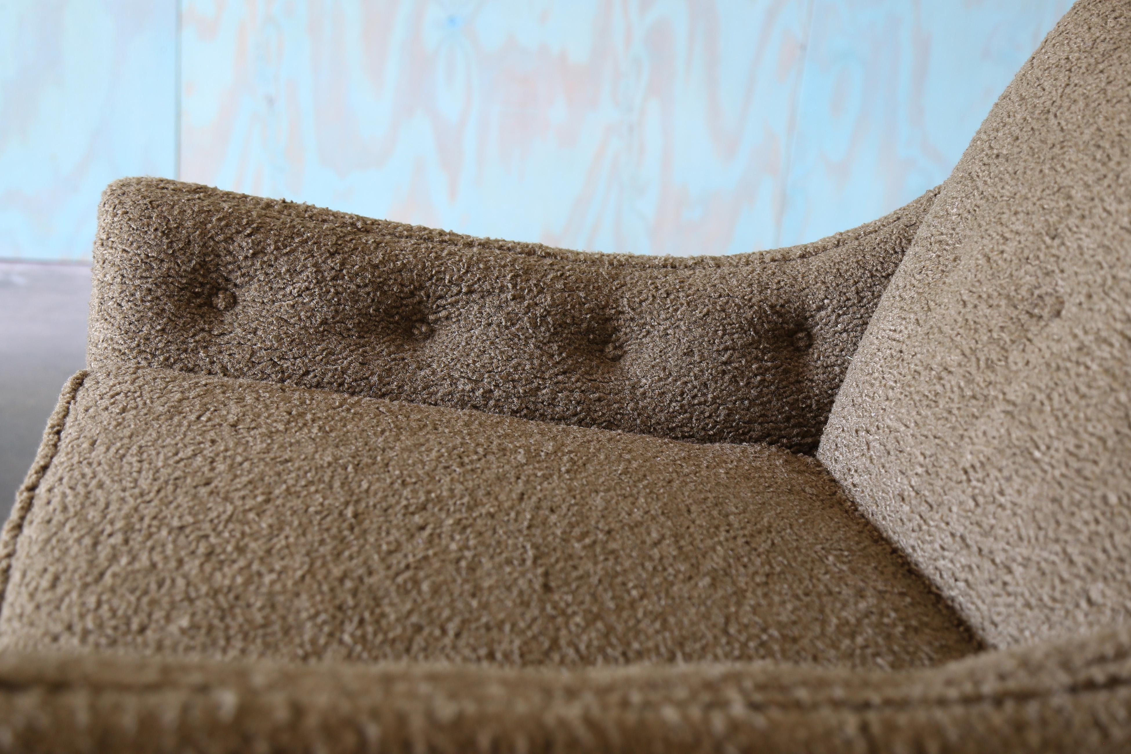 Pareja de sillones de salón Henry P Glass Verde Boucle Latón Mid Century Modern en venta 1